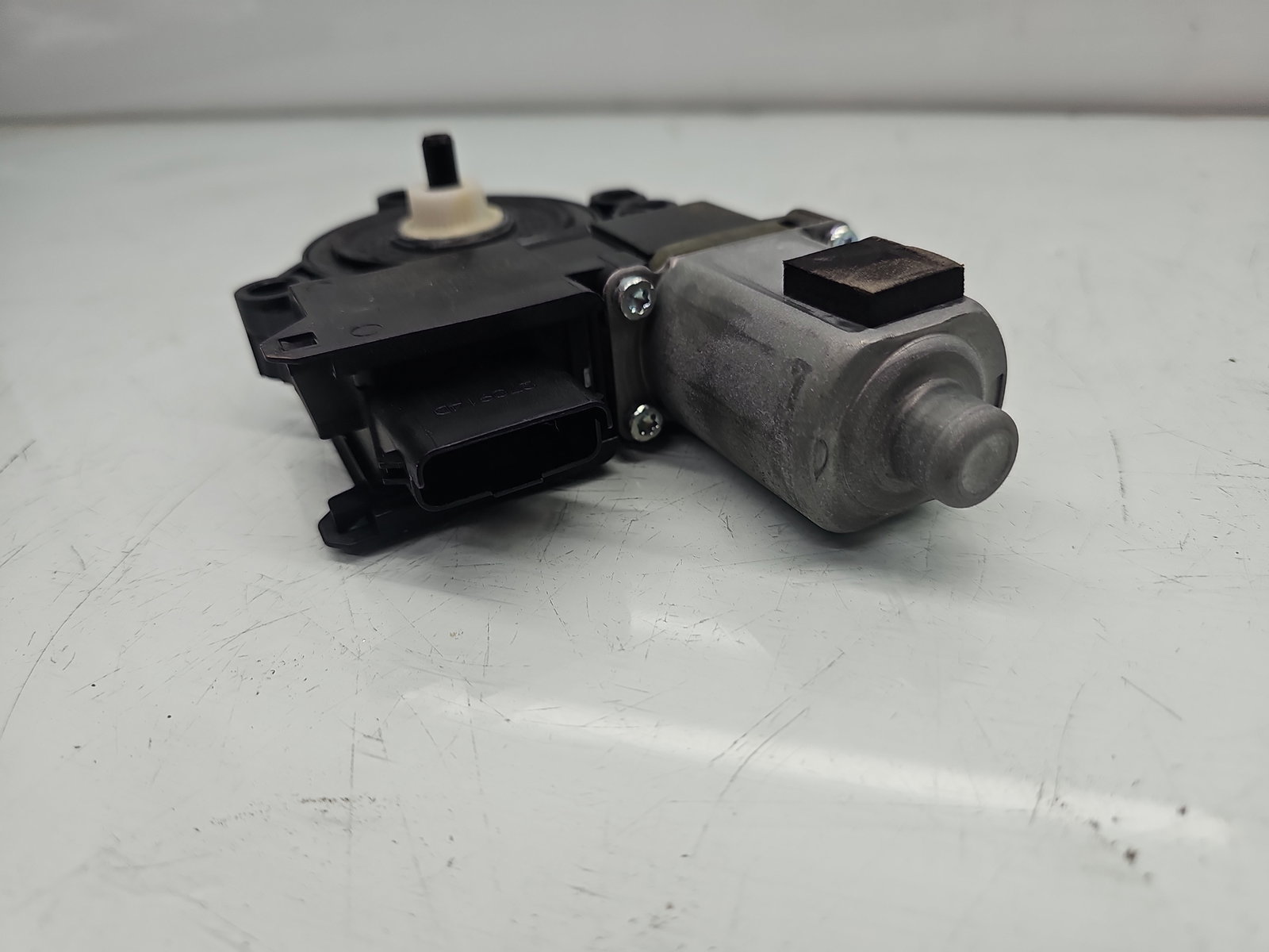 Motoras geam stanga fata Hyundai i40 Wagon [Fabr 2012-2019] 82450-3Z010 - imagine 3