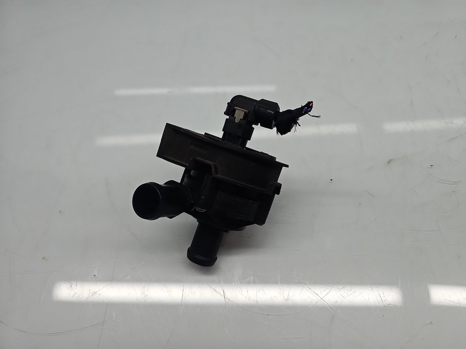 Pompa recirculare apa AUDI A3 (8VS) [Fabr 2013-prezent] 5Q0965567 1.4 TFSI CZEA 110KW / 150CP - imagine 3