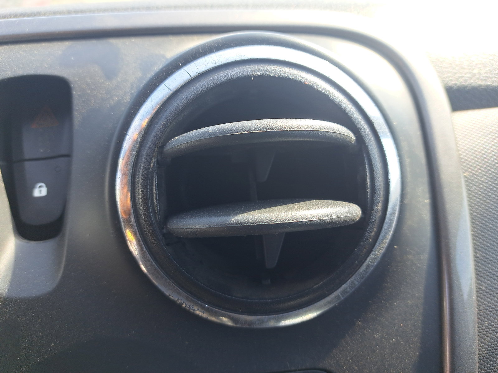 Grila aerisire centrala dreapta Dacia Logan 2 [Fabr 2012-2020] OEM - imagine 2