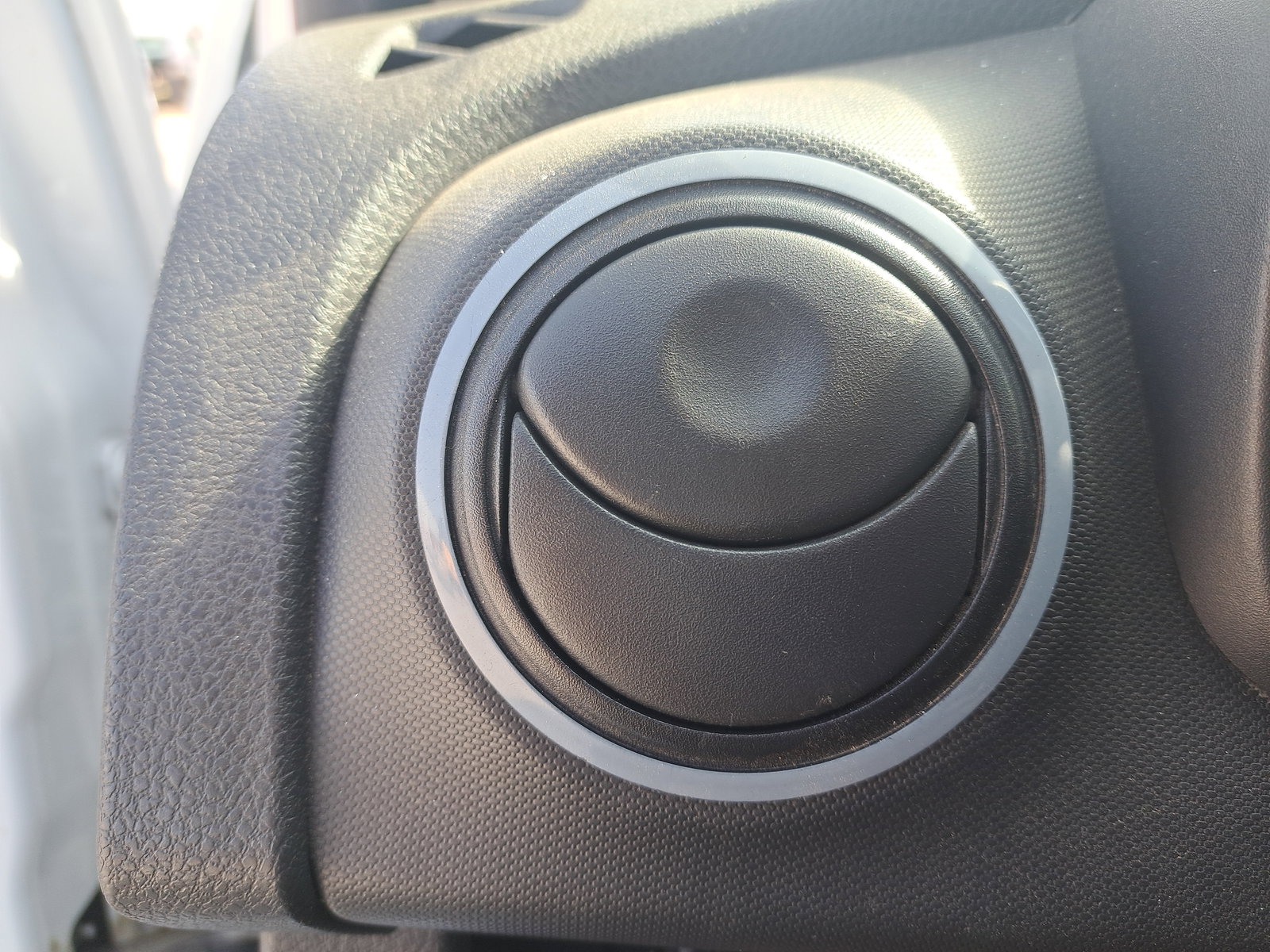 Grila aerisire stanga Dacia Logan 2 [Fabr 2012-2020] OEM - imagine 1