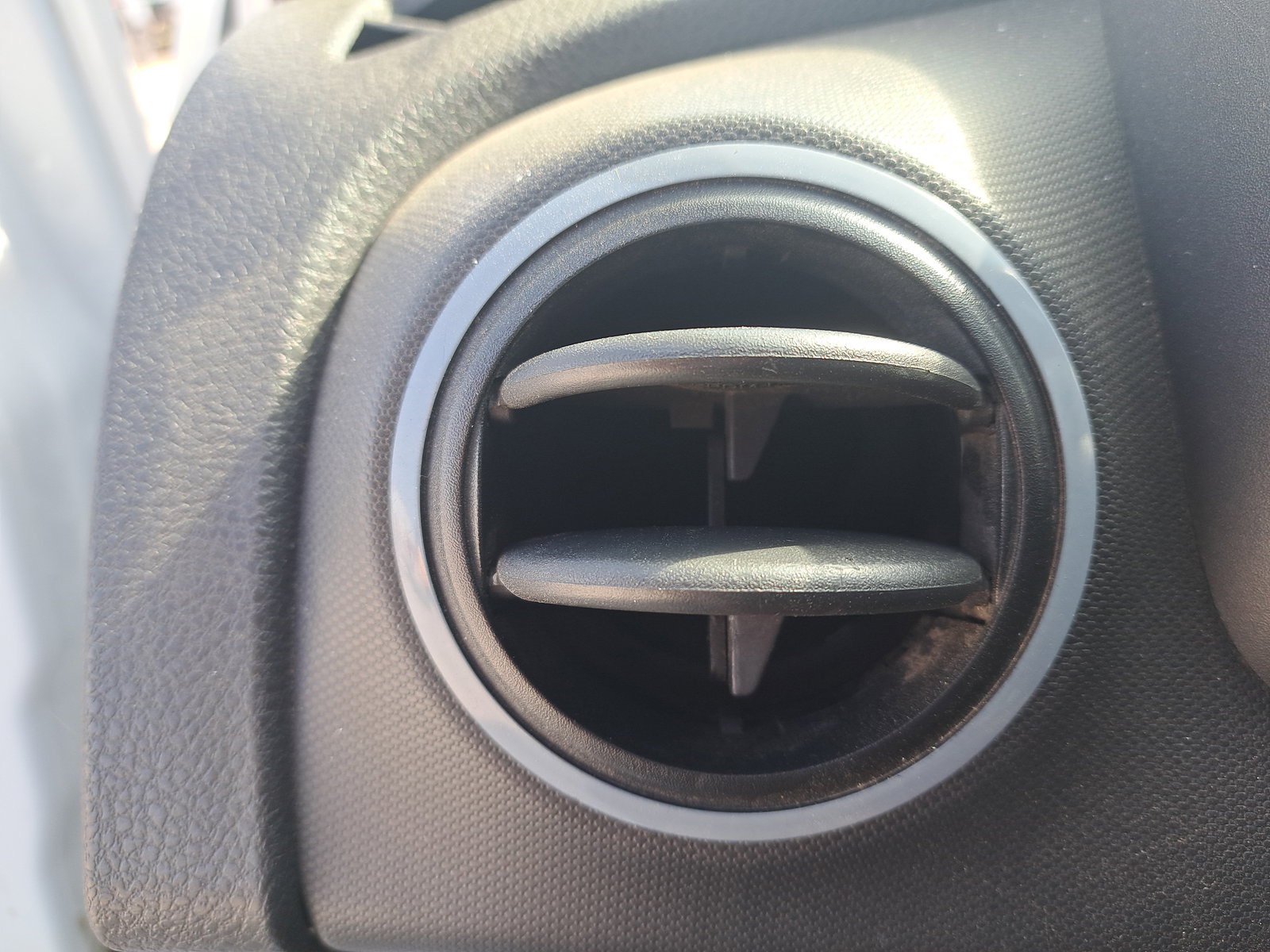 Grila aerisire stanga Dacia Logan 2 [Fabr 2012-2020] OEM - imagine 2