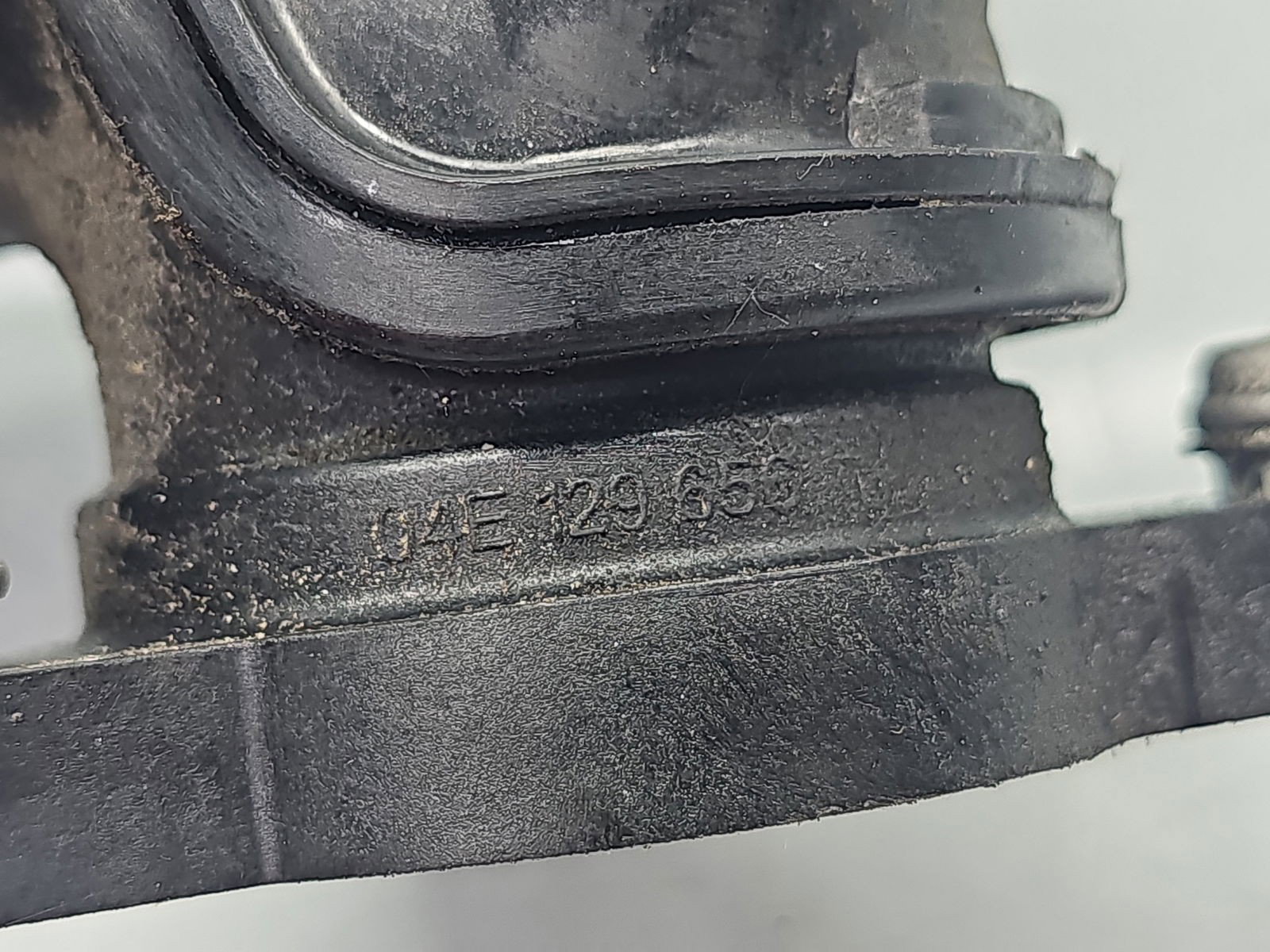 Rezonator aer Seat Leon (5F1) [Fabr 2012-2018] 04E129656 1.4 TFSI CZEA 110KW / 150CP - imagine 2