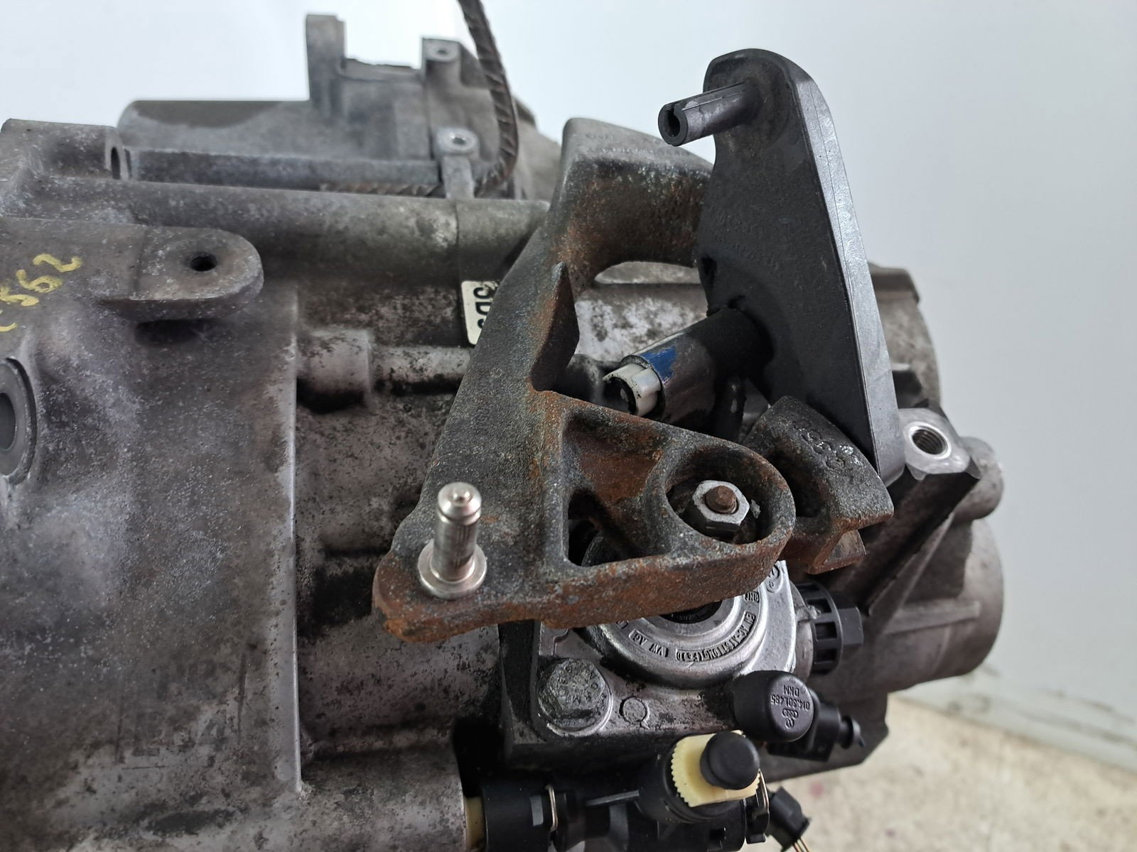 Cutie viteze manuala 6 trepte Skoda Superb II (3T4) [Fabr 2008-2015] 2.0 TDI CFFB NFU 103KW / 140CP - imagine 3