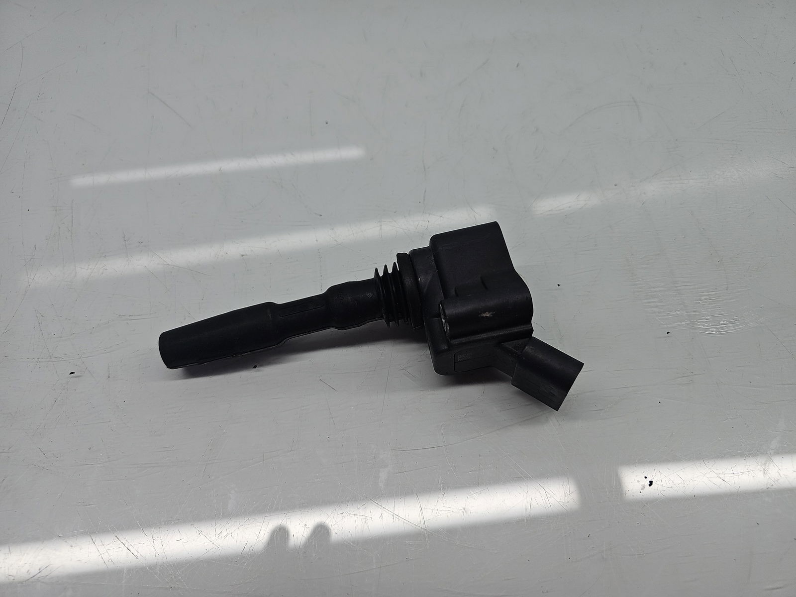 Bobina inductie Volkswagen Polo (6R) [Fabr 2009-2016] 04E905110E 1.4 TFSI CZEA 110KW / 150CP - imagine 1