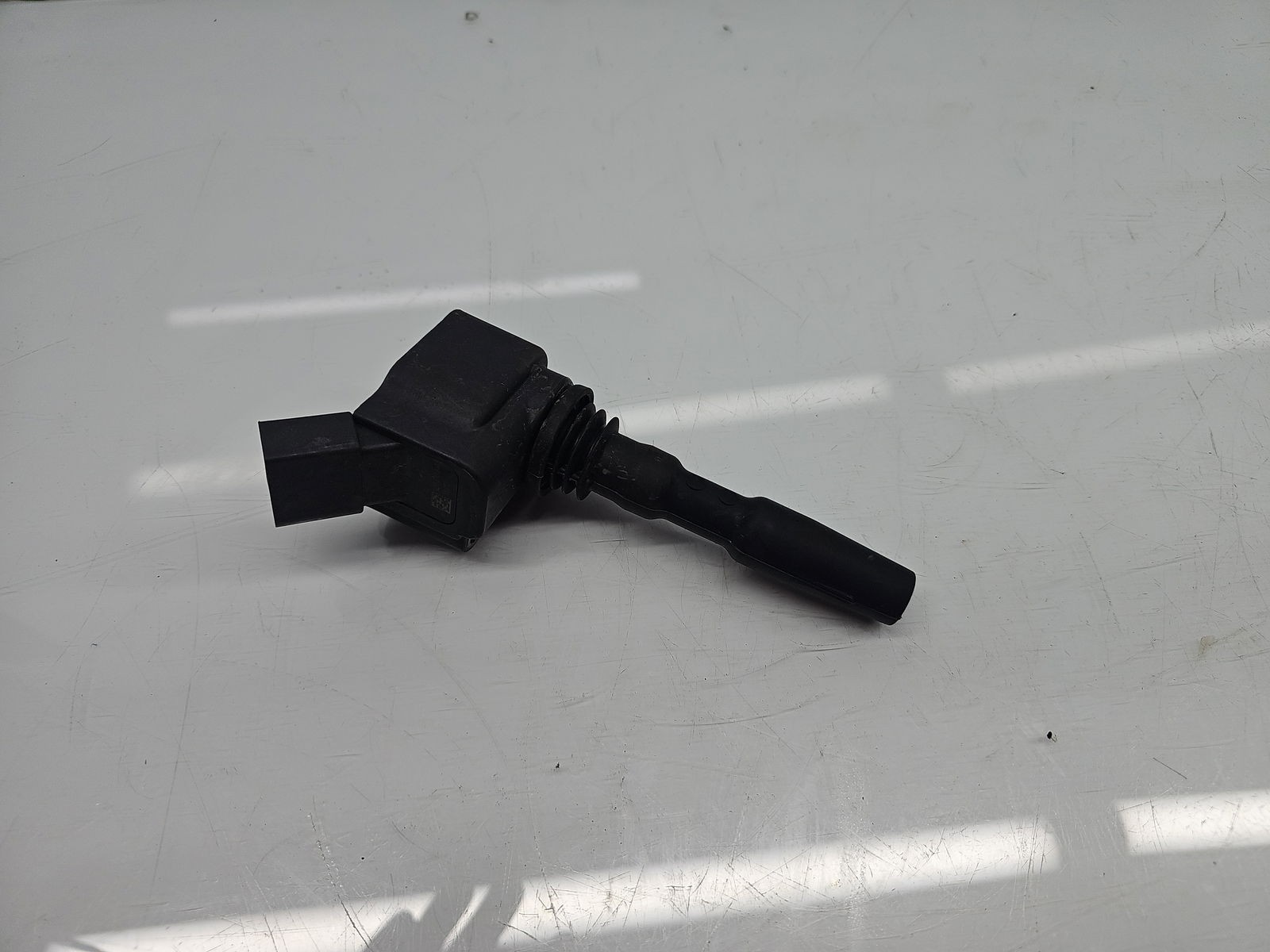 Bobina inductie Skoda Rapid (NH3) [Fabr 2012-2019] 04E905110E 1.4 TFSI CZEA 110KW / 150CP - imagine 1