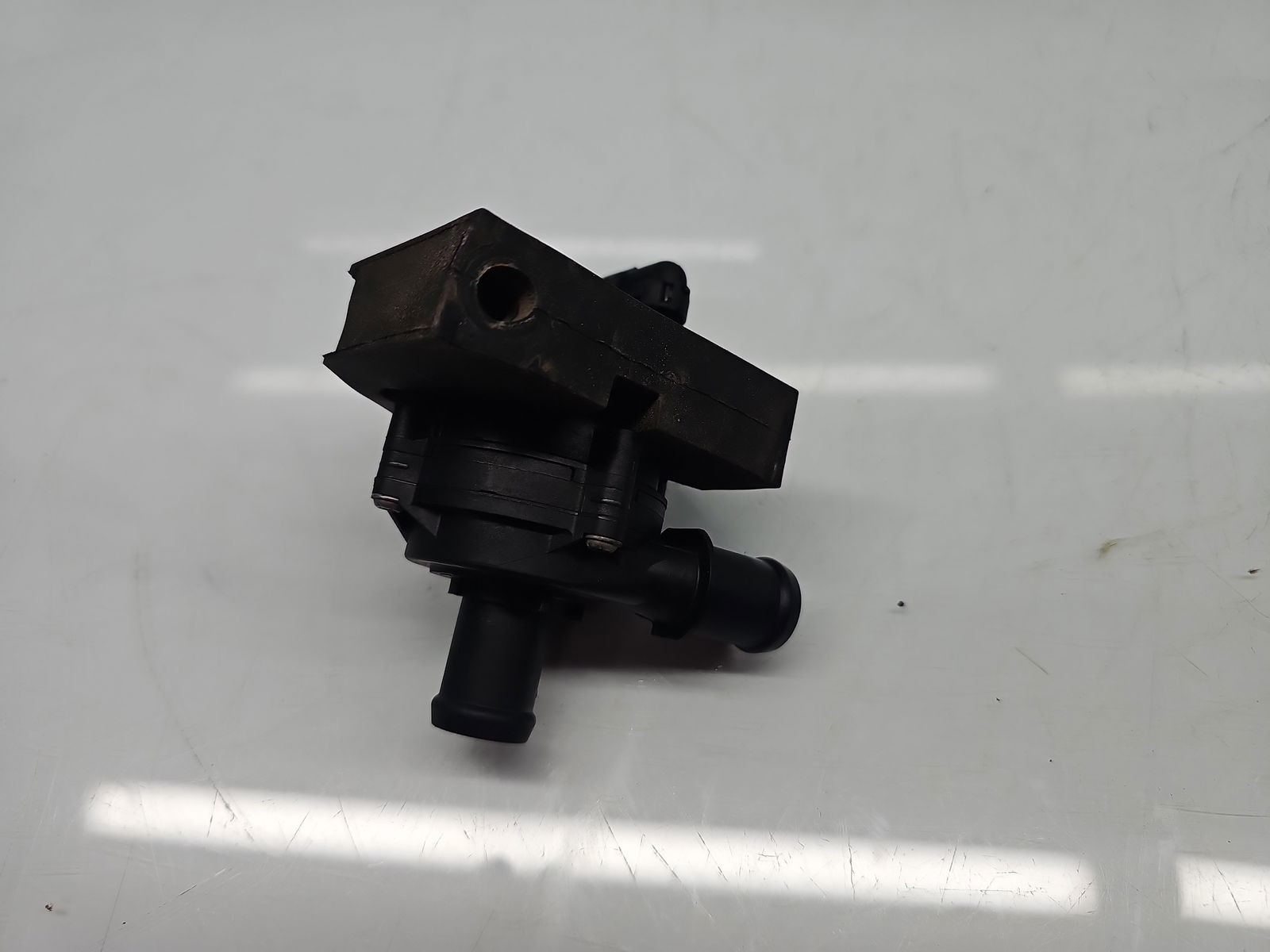 Pompa recirculare apa Volkswagen Golf 7 (5G) [Fabr 2014-prezent] 5Q0965567 1.4 TFSI CZEA 110KW / 150CP - imagine 1