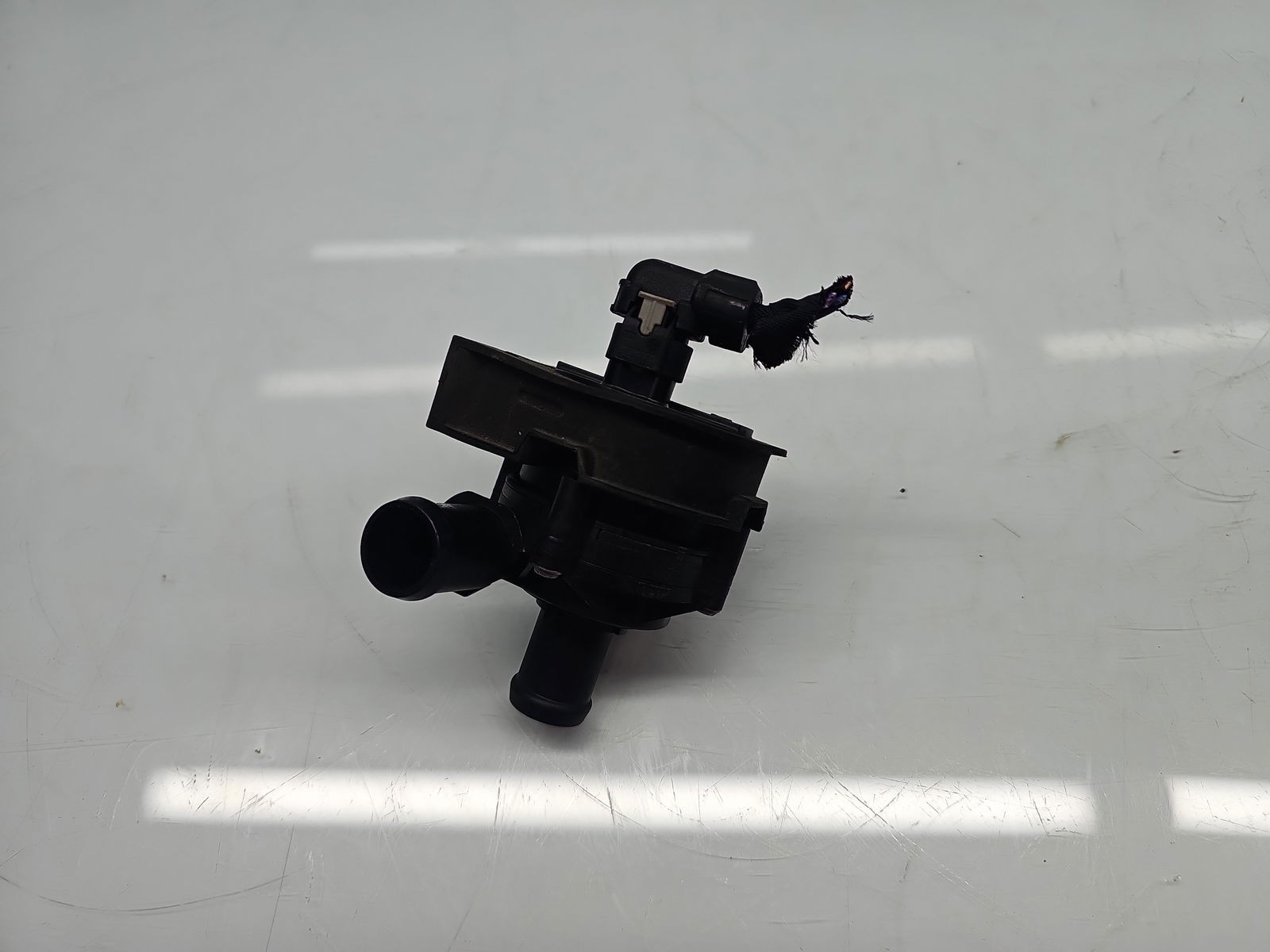 Pompa recirculare apa Volkswagen Golf 7 (5G) [Fabr 2014-prezent] 5Q0965567 1.4 TFSI CZEA 110KW / 150CP - imagine 3