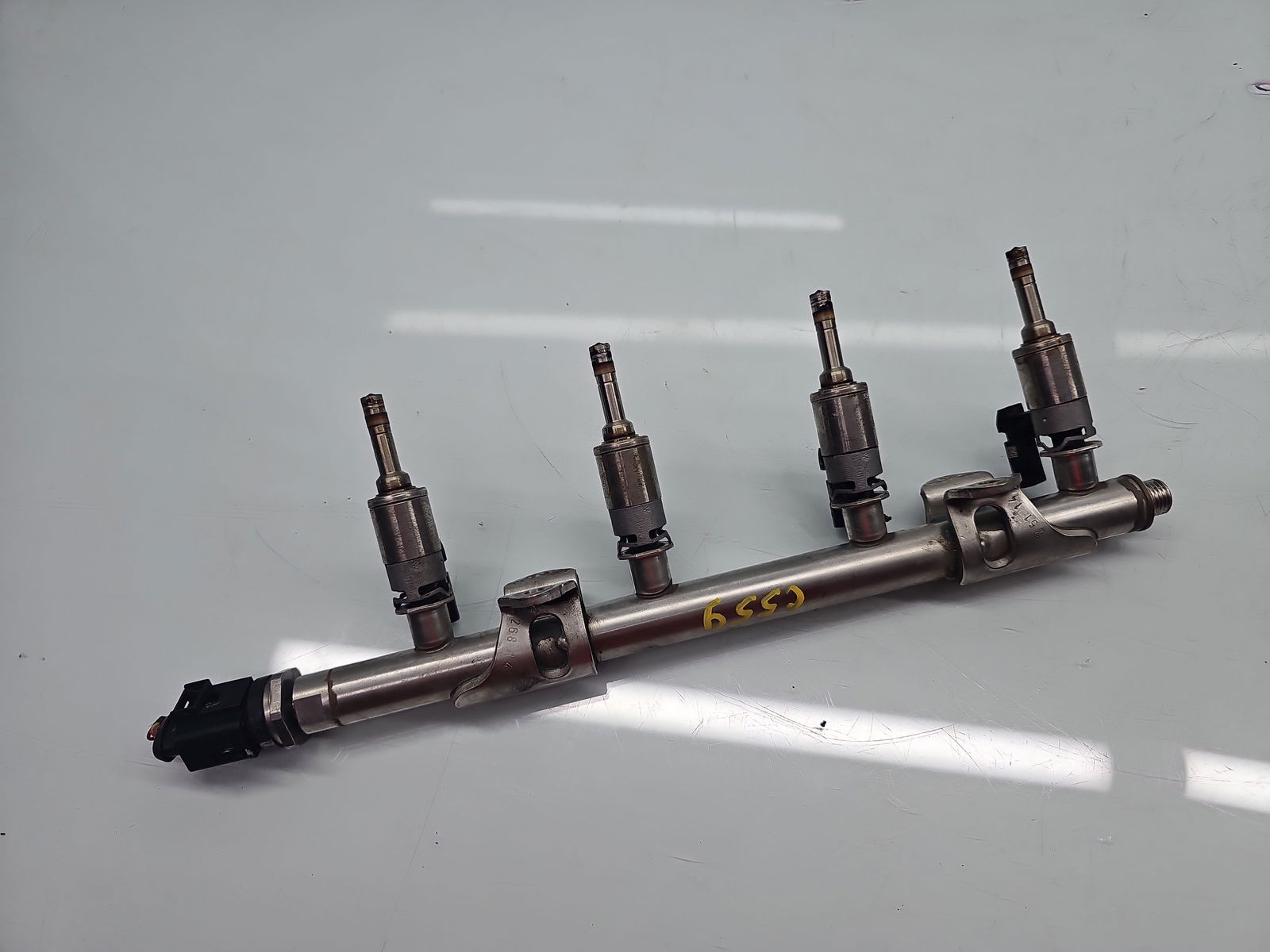 Rampa injectoare Volkswagen Polo (6R) [Fabr 2009-2016] 04E133320D 1.4 TFSI CZEA 110KW / 150CP - imagine 3