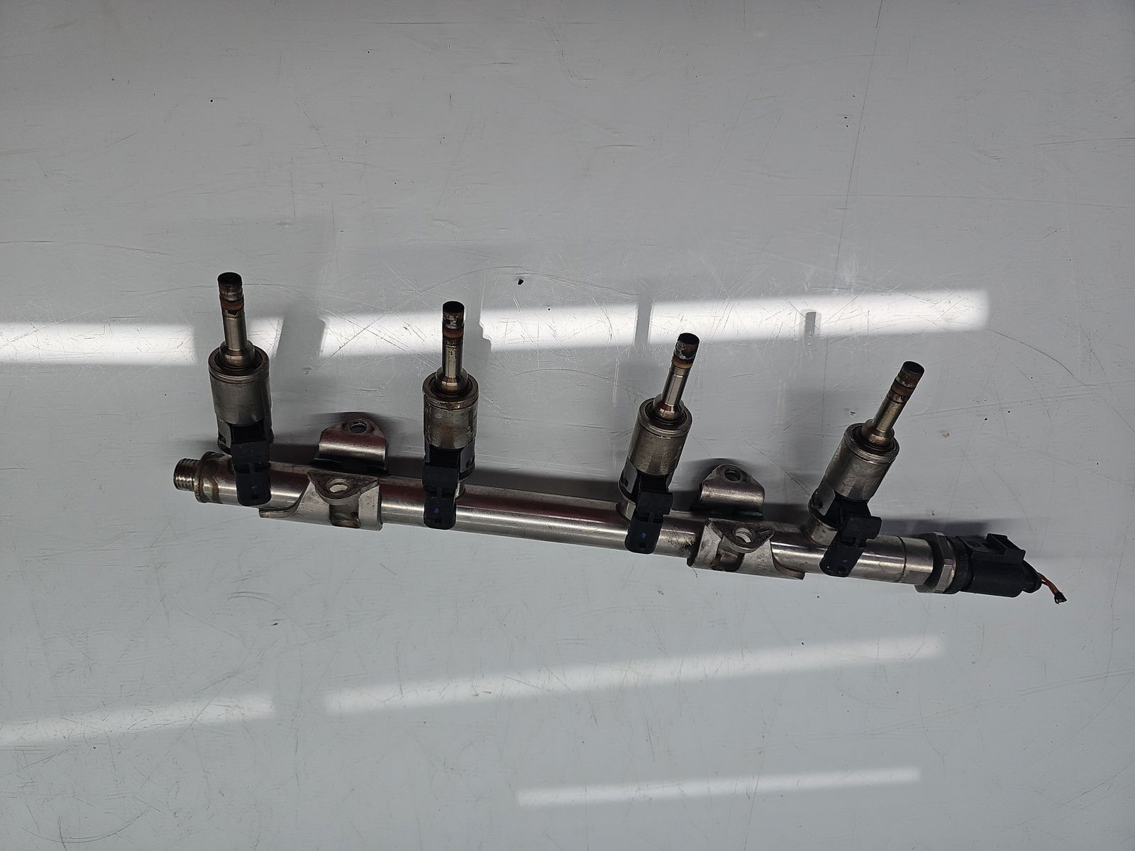 Rampa injectoare Volkswagen Golf 7 (5G) [Fabr 2014-prezent] 04E133320D 1.4 TFSI CZEA 110KW / 150CP - imagine 1