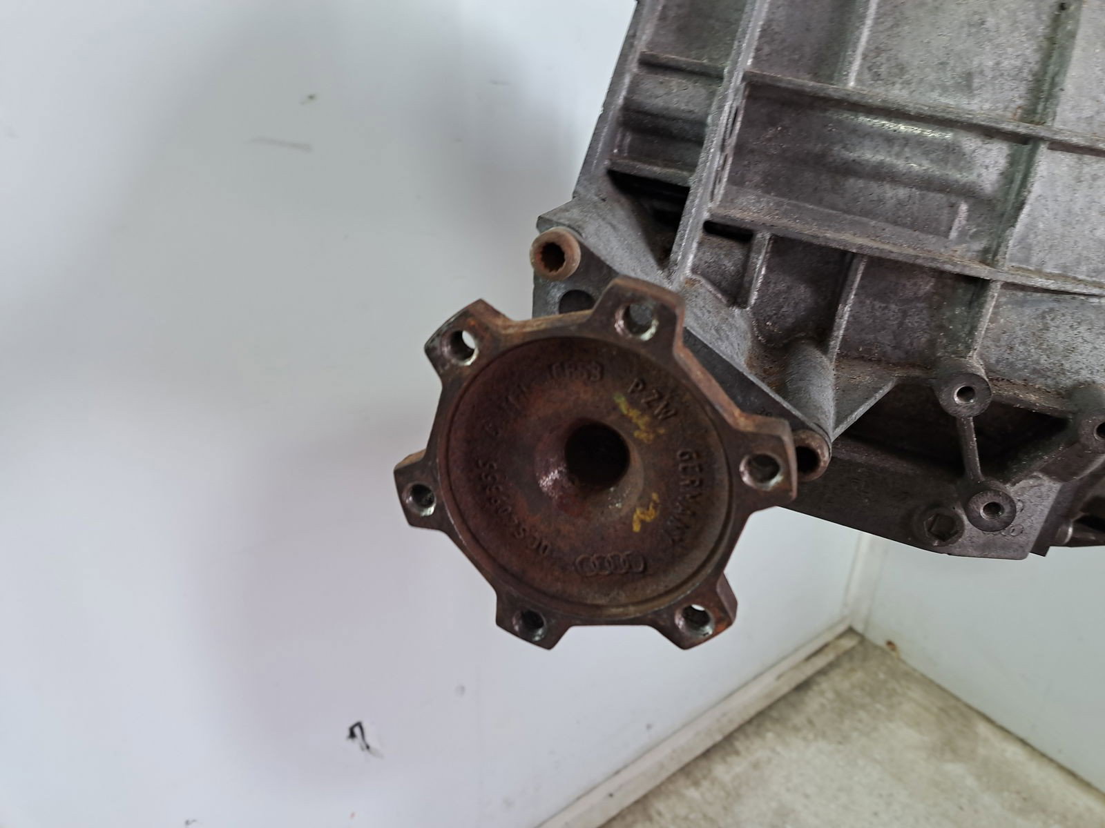 Cutie viteze manuala 6 trepte AUDI A6 (4G5, C7) [Fabr 2011-2017] 2.0 TDI CGLC MVS 130KW / 177CP - imagine 3