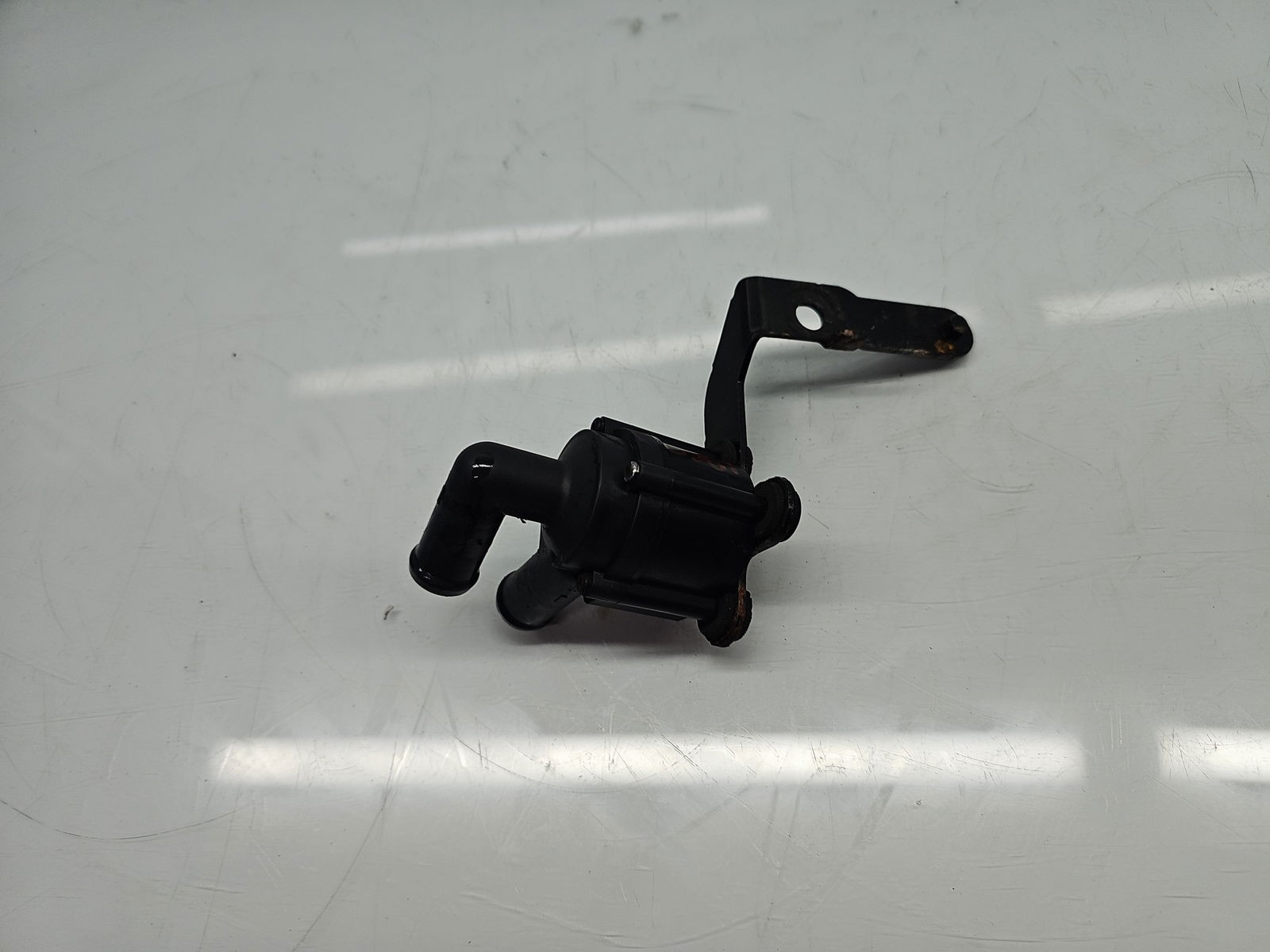 Pompa recirculare apa Volkswagen Tiguan (5N) [Fabr 2007-2016] 5N0965561 1.6 TDI CAYC 77KW / 105CP - imagine 3