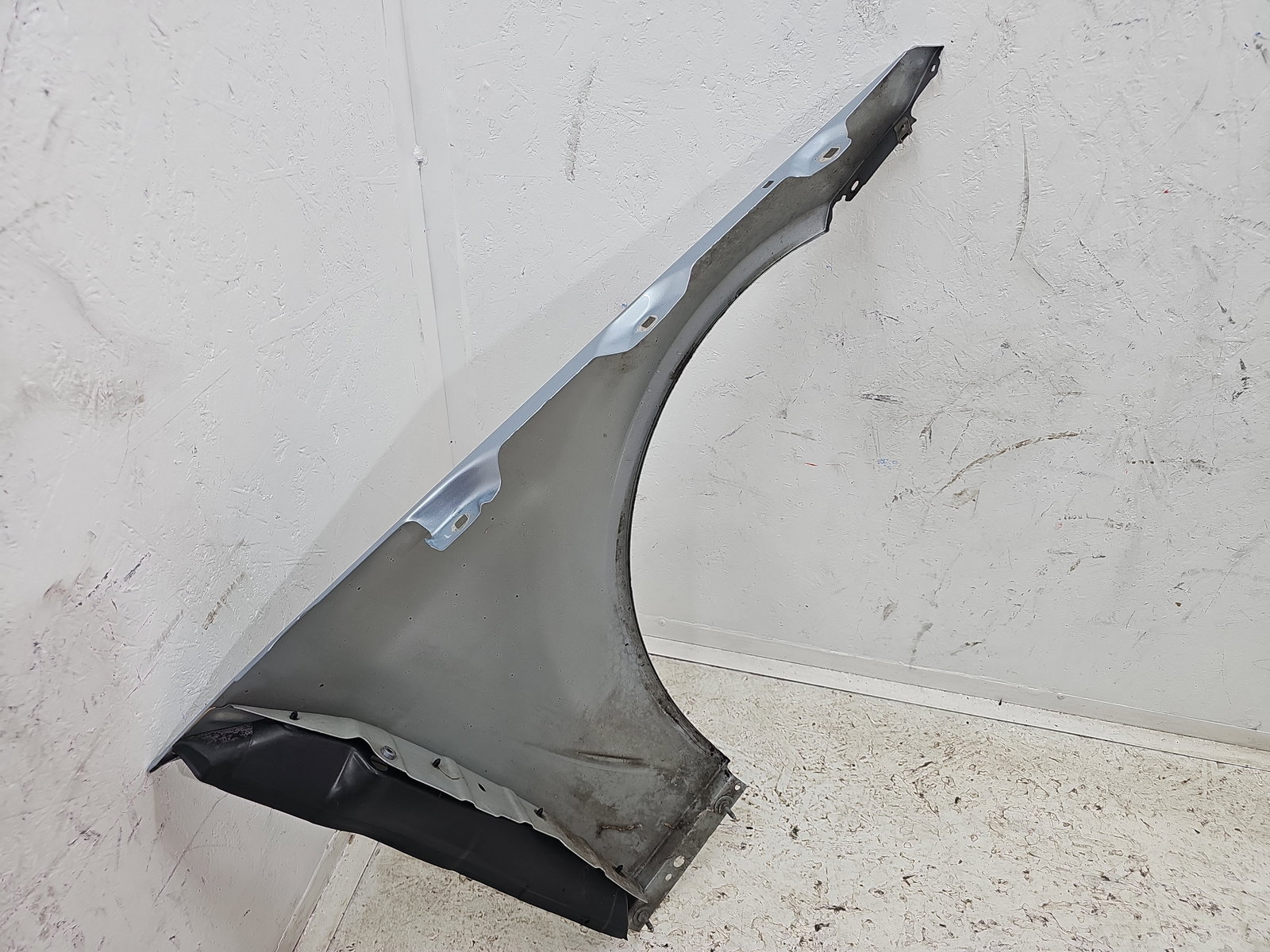 Aripa stanga fata Mercedes Clasa C (W204) [Fabr 2007-2014] Berlina Facelift, AMG 988U Argintiu Diamat - imagine 6