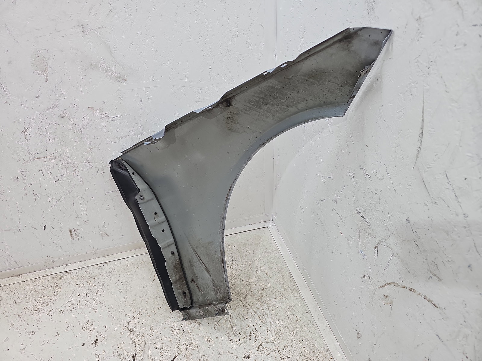 Aripa stanga fata Mercedes Clasa C (W204) [Fabr 2007-2014] Berlina Facelift, AMG 988U Argintiu Diamat - imagine 7