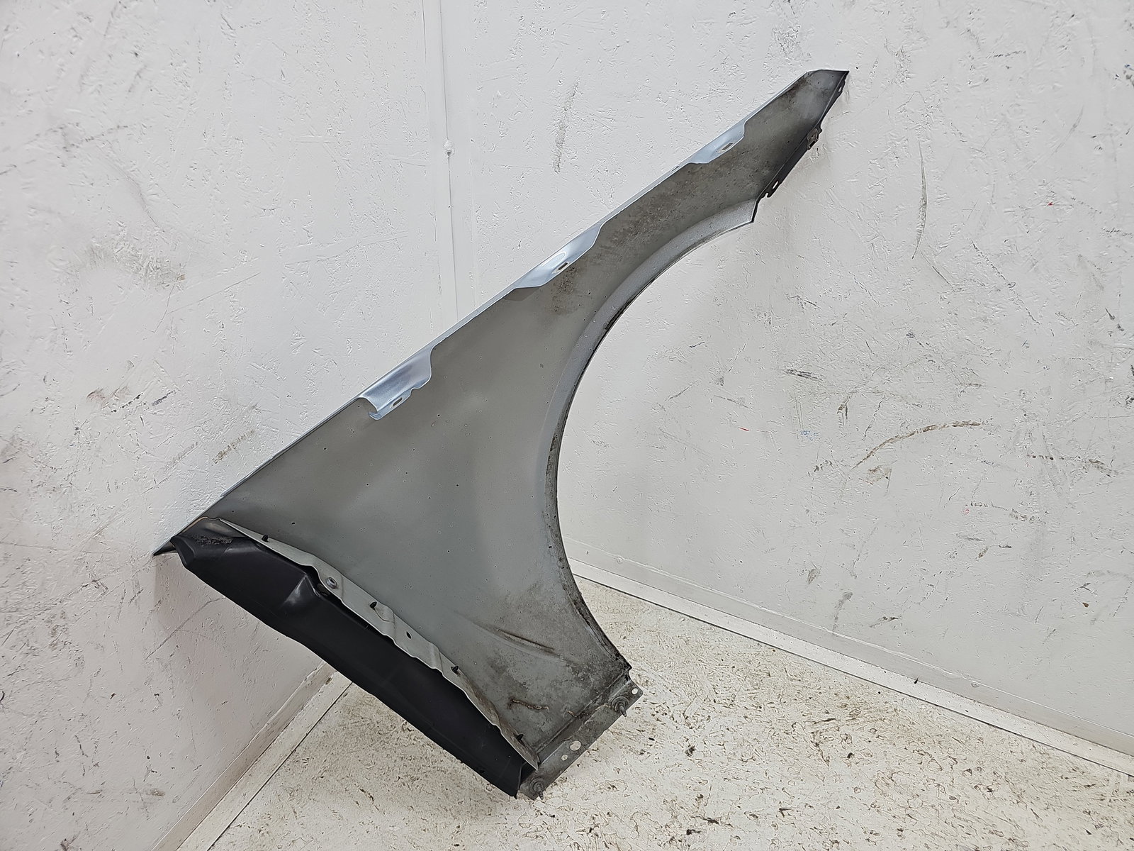 Aripa stanga fata Mercedes Clasa C (W204) [Fabr 2007-2014] Berlina Facelift, AMG 988U Argintiu Diamat - imagine 8