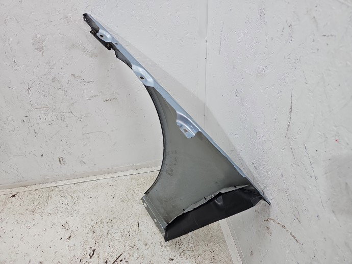 Aripa dreapta fata Mercedes Clasa C (W204) [Fabr 2007-2014] Berlina Facelift, AMG 988U Argintiu Diamat