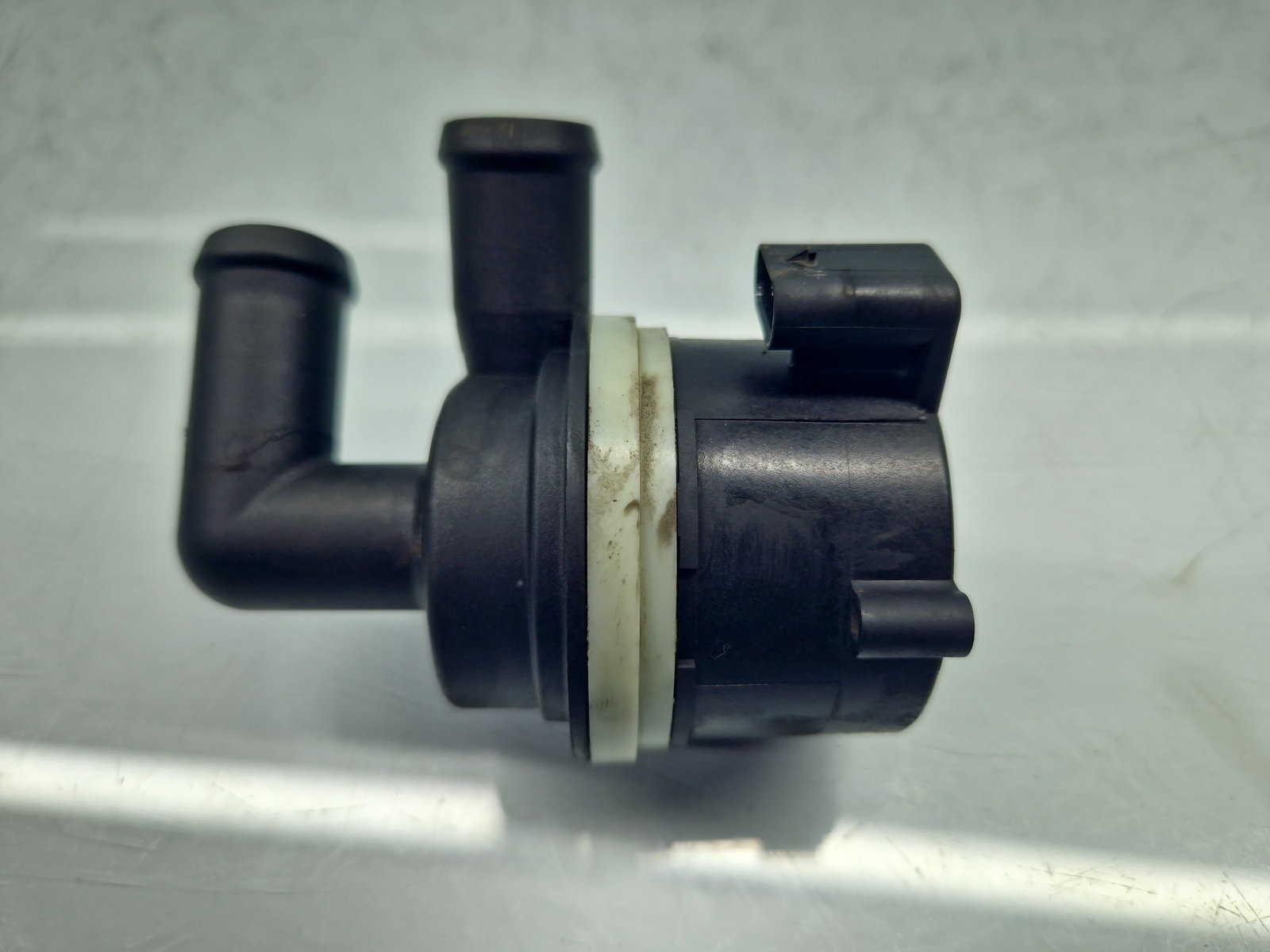 Pompa recirculare apa Volkswagen Passat B7 (365) [Fabr 2010-2014] 5N0965561A 2.0 TDI CFFB 103KW / 140CP - imagine 1