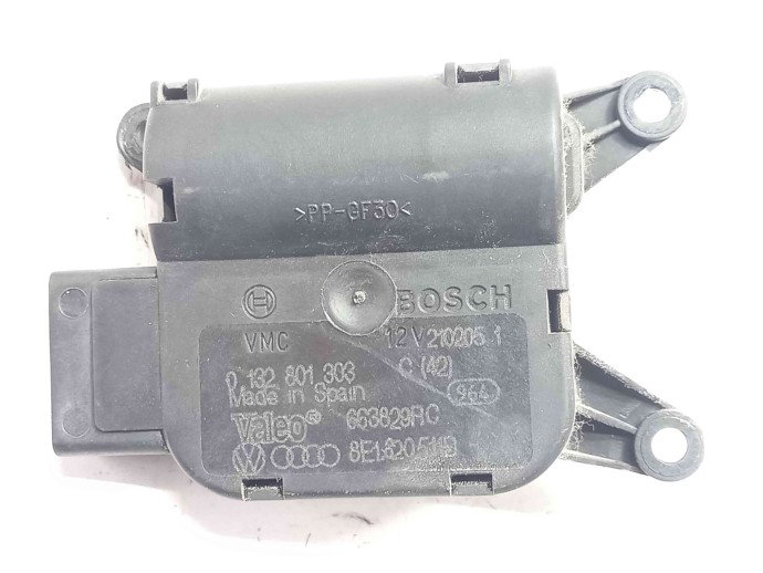 Motoras clapeta aeroterma bord 8E1820511A Audi A4 (8EC, B7) [Fabr 2004-2008] 2.0