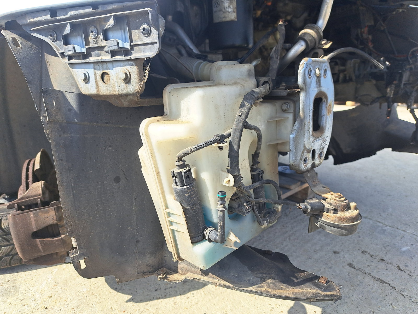 Vas lichid parbriz Volkswagen Golf 5 (1K1) [Fabr 2004-2008] OEM - imagine 1