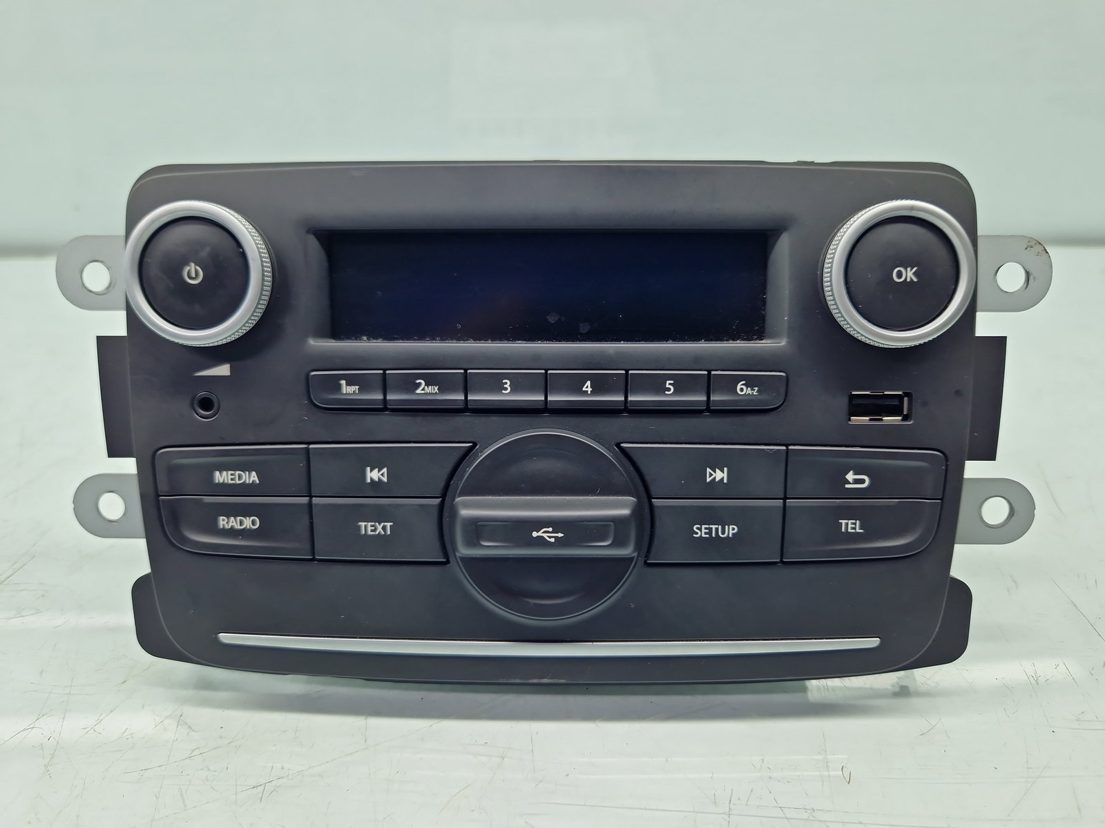 Radio CD Dacia Duster [Fabr 2010-2017] 281154137R - imagine 1