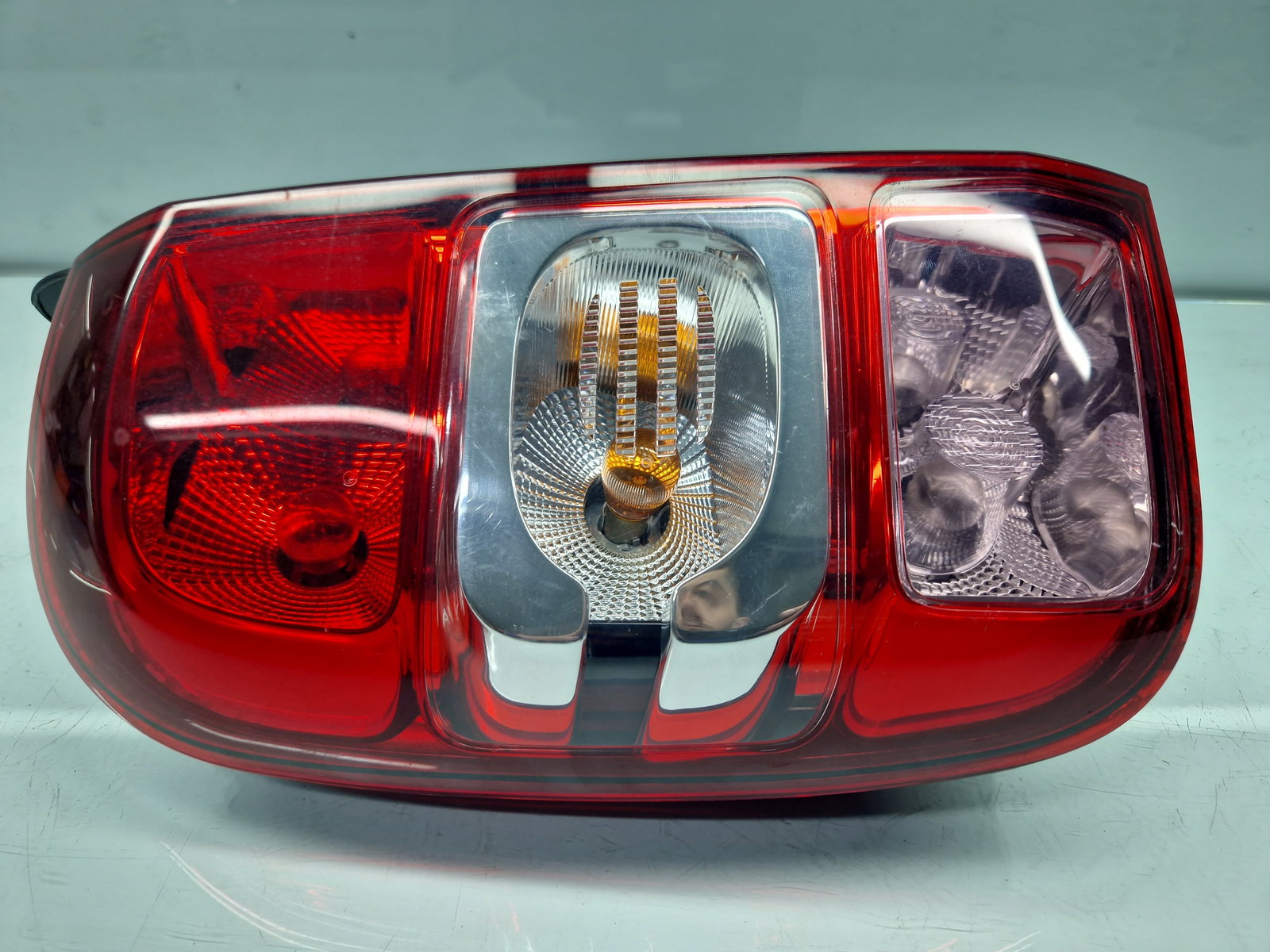 Stop aripa stanga Dacia Duster [Fabr 2010-2017] SUV Facelift 265551793R - imagine 1