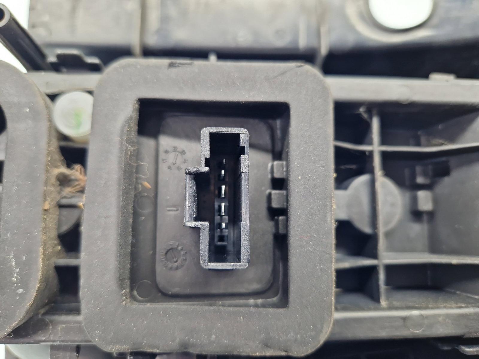 Stop aripa stanga Dacia Duster [Fabr 2010-2017] SUV Facelift 265551793R - imagine 4