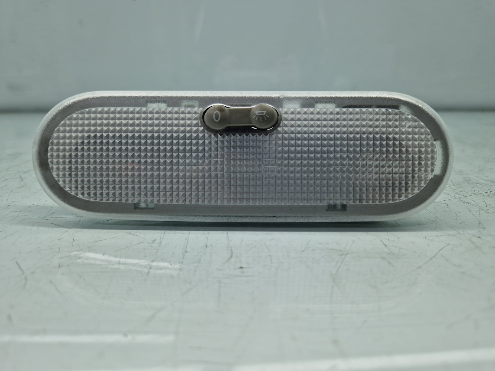 Plafoniera spate Dacia Duster [Fabr 2010-2017] SUV Facelift 8200074362 - imagine 1