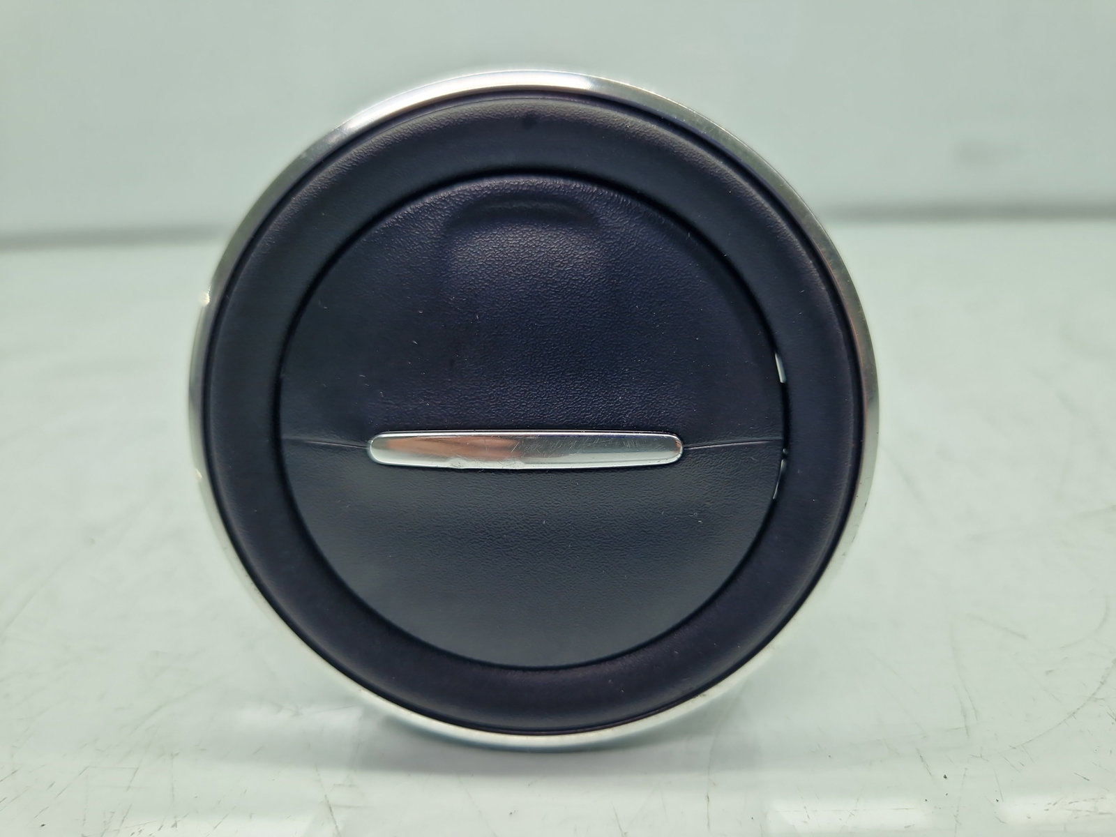 Grila aerisire centrala stanga Dacia Duster [Fabr 2010-2017] 6016R68100P14 - imagine 1