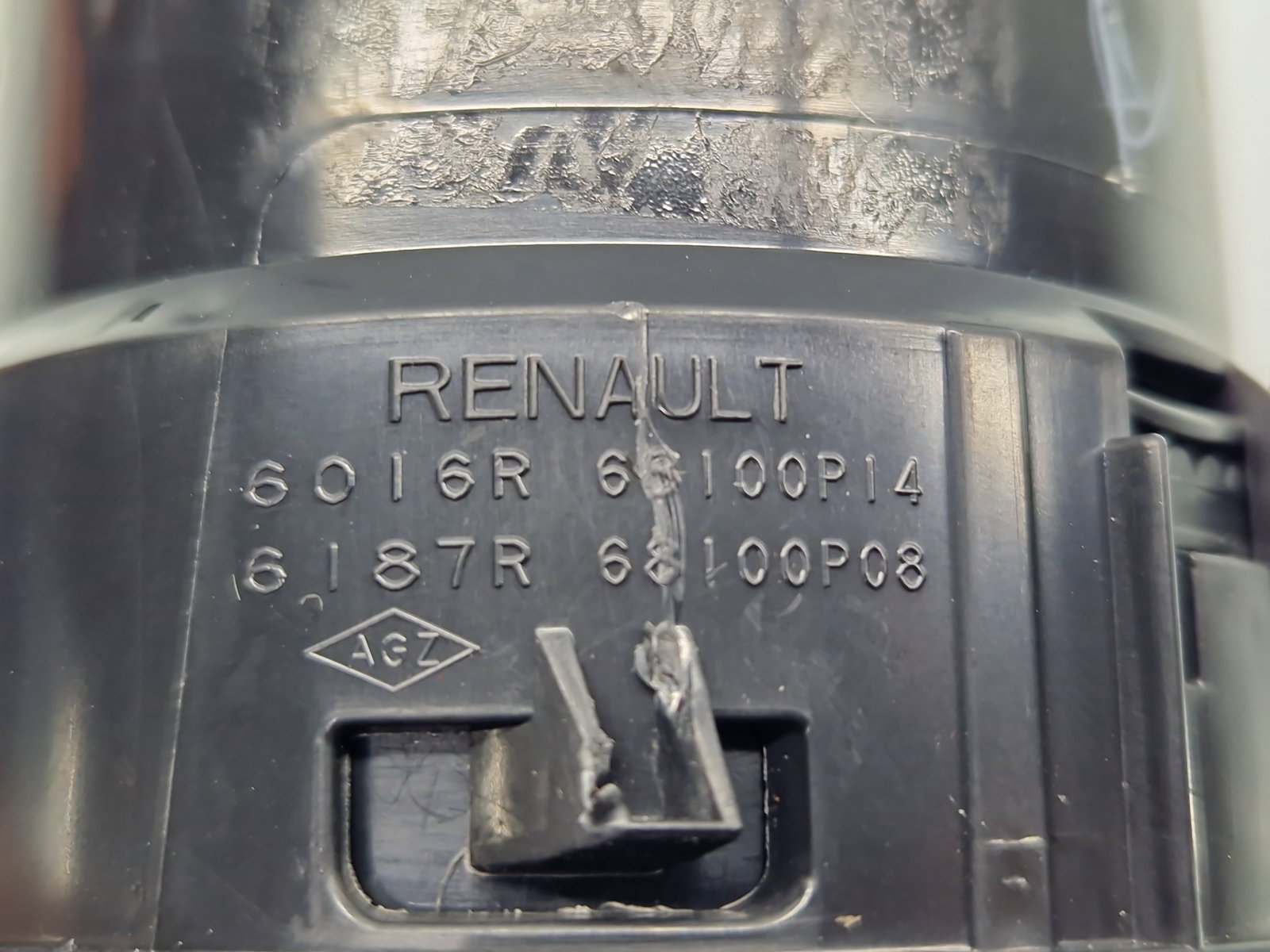 Grila aerisire centrala stanga Dacia Duster [Fabr 2010-2017] 6016R68100P14 - imagine 5