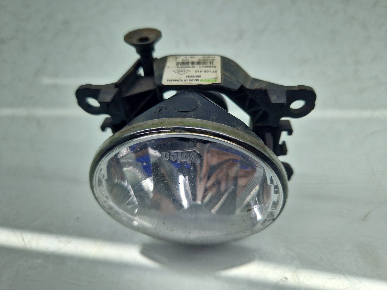 Proiector ceata stanga Dacia Duster [Fabr 2010-2017] SUV Facelift 261500097R - imagine 2