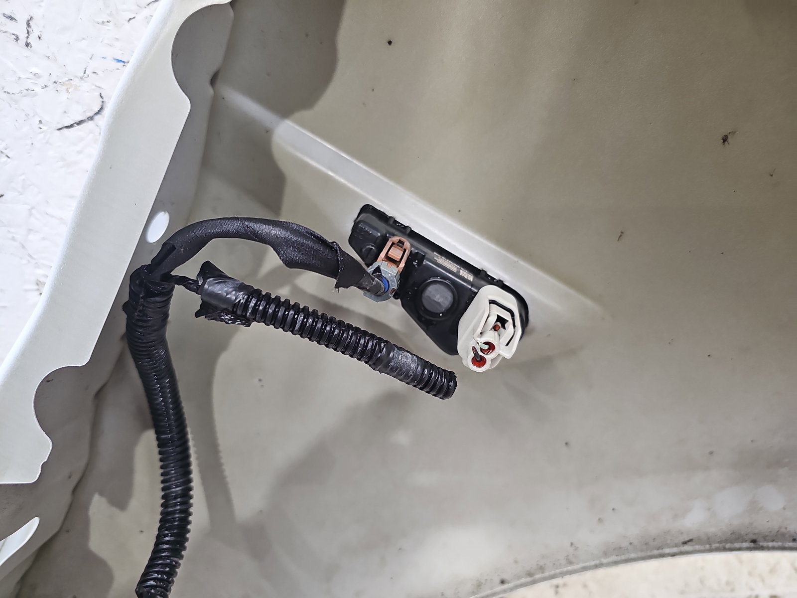 Aripa stanga fata TESLA Model 3 [Fabr 2020-2025] Pearl White - imagine 4