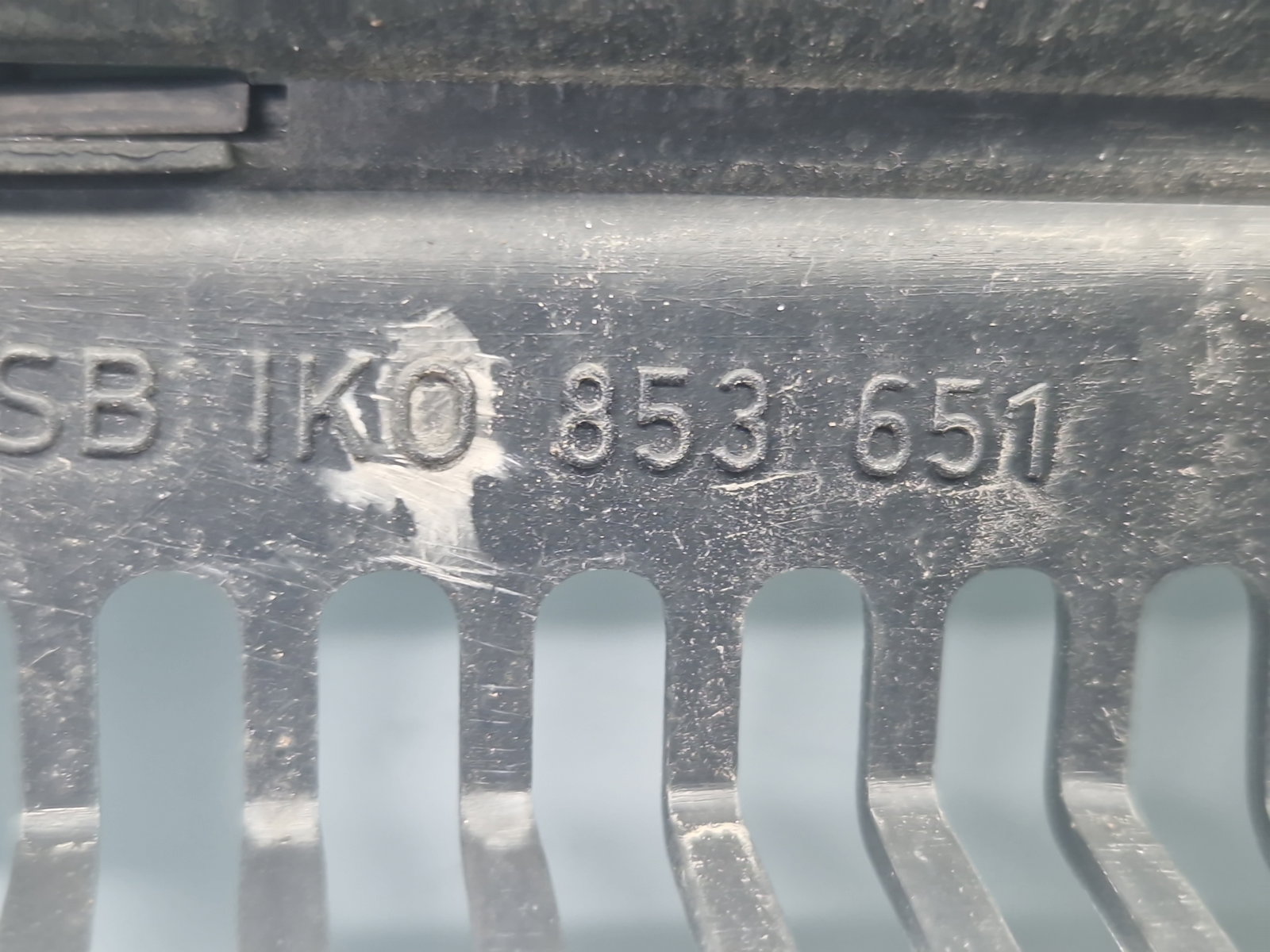 Grila bara fata Volkswagen Golf 5 (1K1) [Fabr 2004-2008] Hatchback 1K0853651 - imagine 5