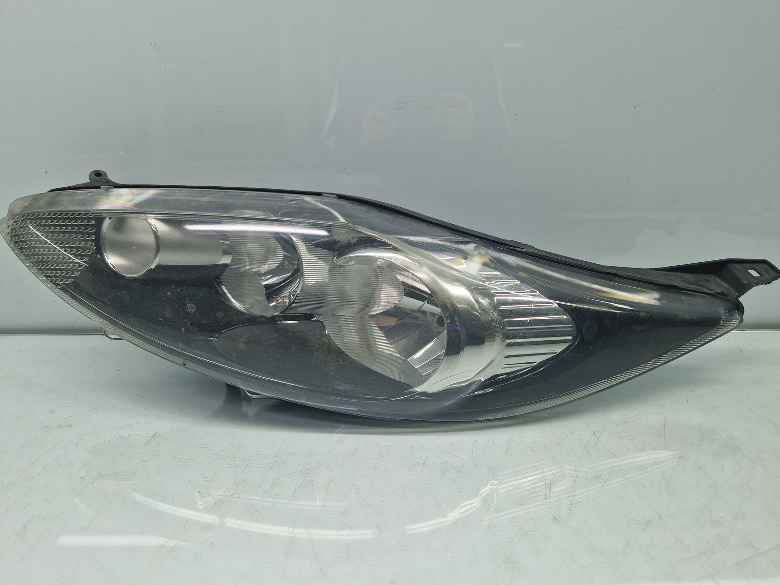 Far stanga Ford Fiesta 6 [Fabr 2008-2019] 8A61-13W030-BJ - imagine 1