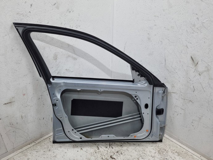 Usa stanga fata Mercedes Clasa C (W204) [Fabr 2007-2014] Berlina Facelift, AMG 988U Argintiu Diamat