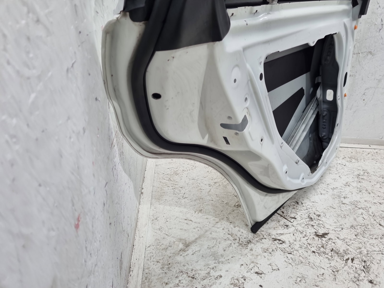 Usa stanga spate Mercedes Clasa E (W212) [Fabr 2009-2016] Break AMG 650U Alb Calcite - imagine 10