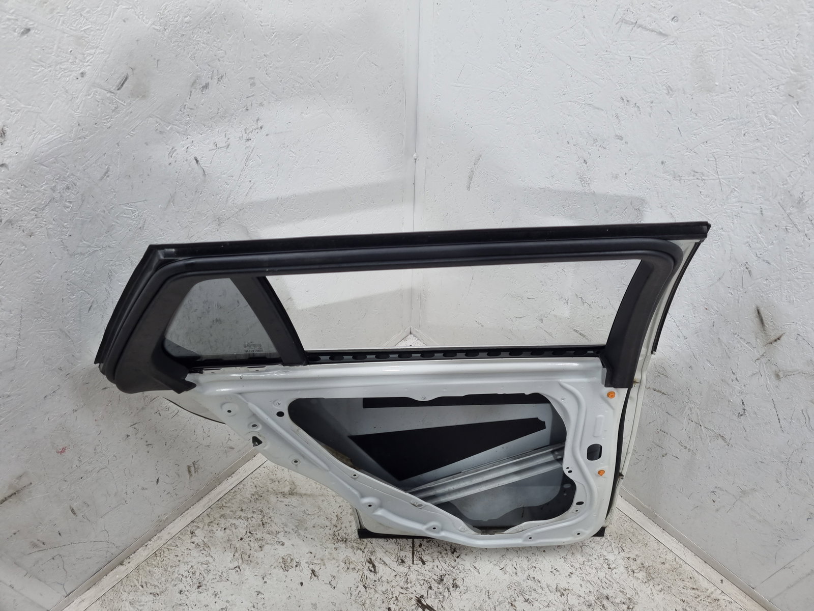 Usa stanga spate Mercedes Clasa E (W212) [Fabr 2009-2016] Break AMG 650U Alb Calcite - imagine 11