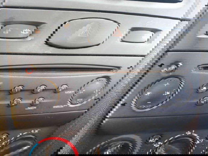Radio CD OEM Renault Symbol / Thalia [Fabr 1998-2007] 1.5 K9K