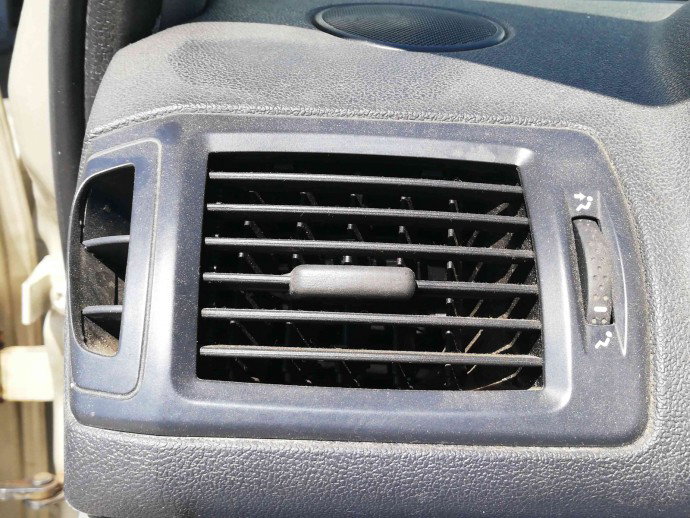 Grila aerisire stanga OEM Renault Symbol / Thalia [Fabr 1998-2007] 1.5 K9K