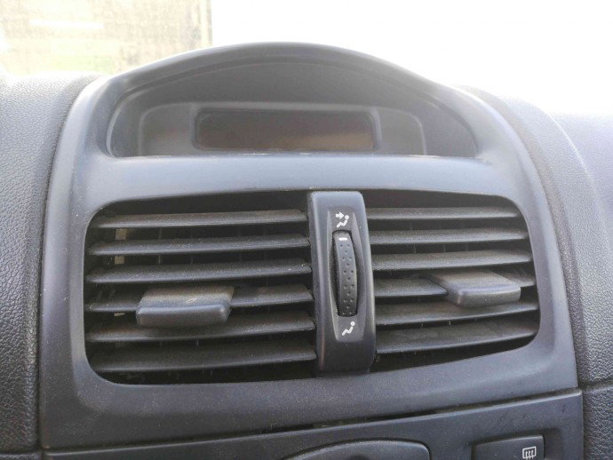 Grila aerisire centrala OEM Renault Symbol / Thalia [Fabr 1998-2007] 1.5 K9K