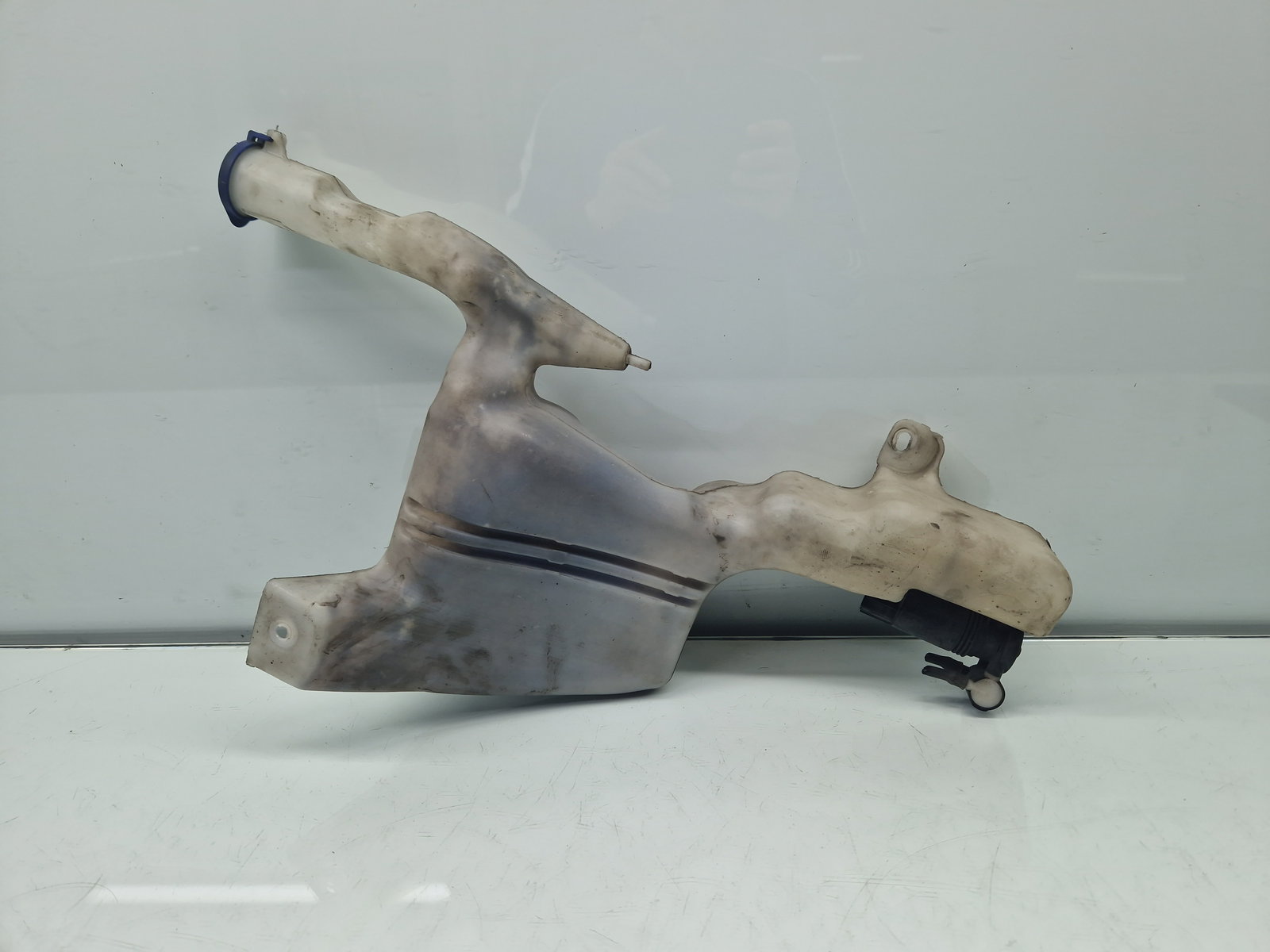 Vas lichid parbriz Ford Fiesta 6 [Fabr 2008-2019] 8A6117B613-AE - imagine 2