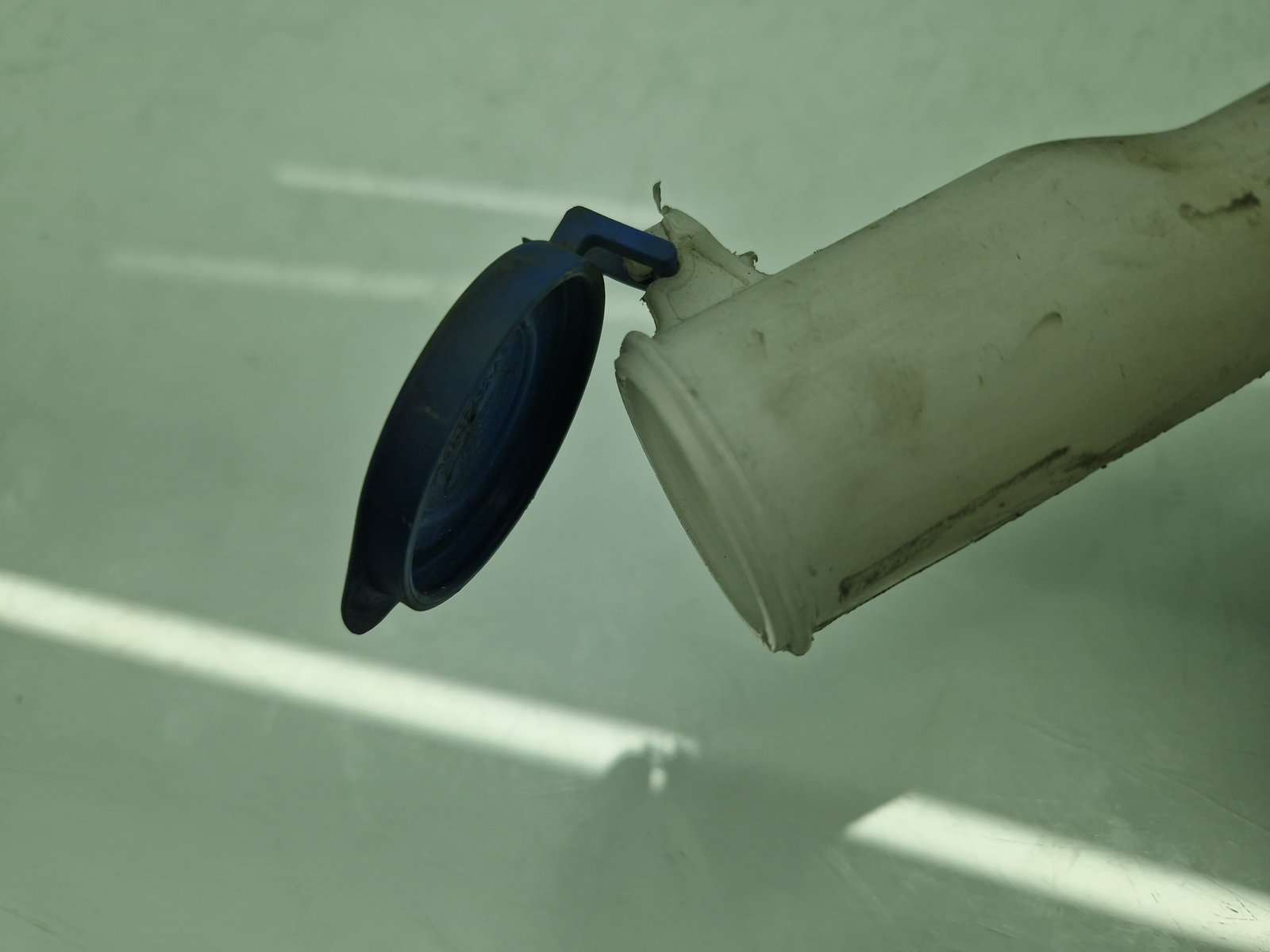 Vas lichid parbriz Ford Fiesta 6 [Fabr 2008-2019] 8A6117B613-AE - imagine 4