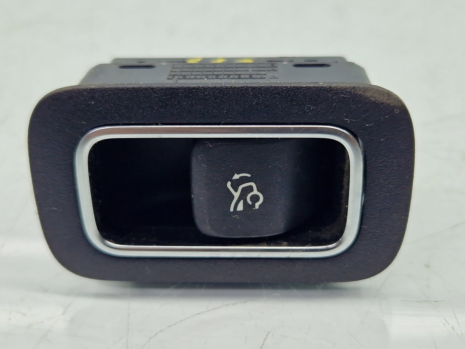 Buton deschidere portbagaj Mercedes Clasa A (W177) [Fabr 2019-2024] A1777204702 - imagine 1