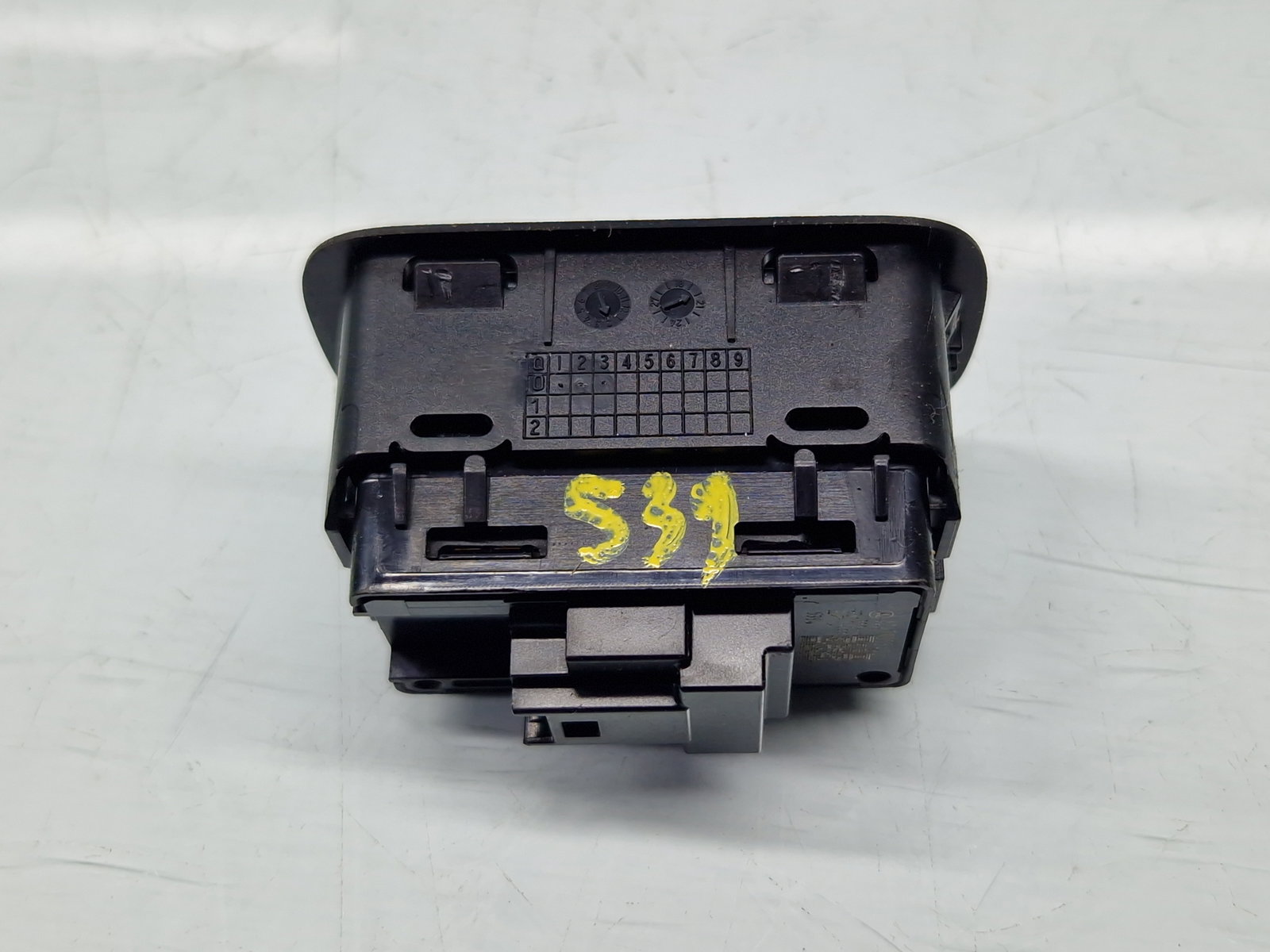 Buton deschidere portbagaj Mercedes Clasa A (W177) [Fabr 2019-2024] A1777204702 - imagine 2