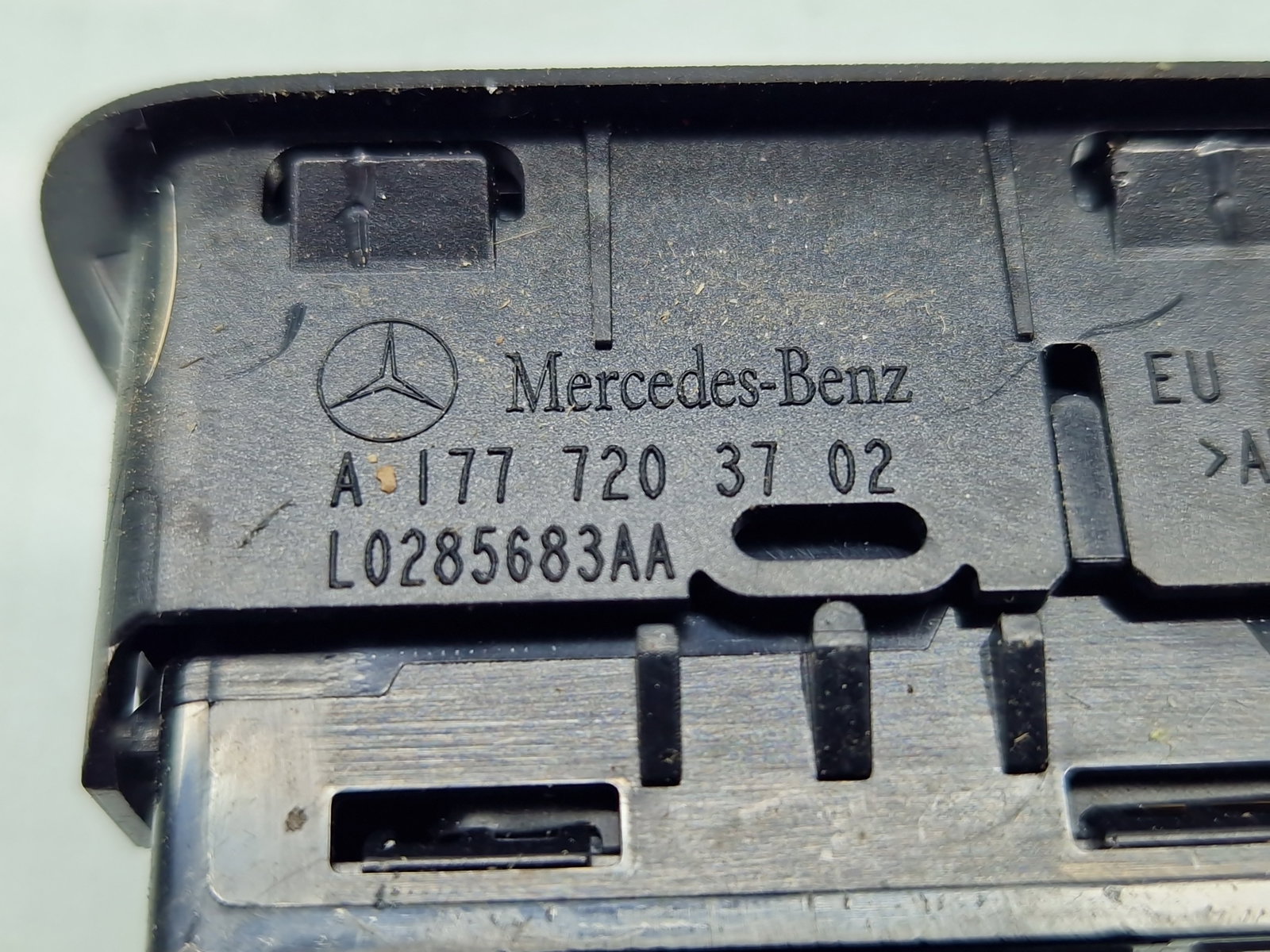 Buton deschidere portbagaj Mercedes Clasa A (W177) [Fabr 2019-2024] A1777204702 - imagine 5