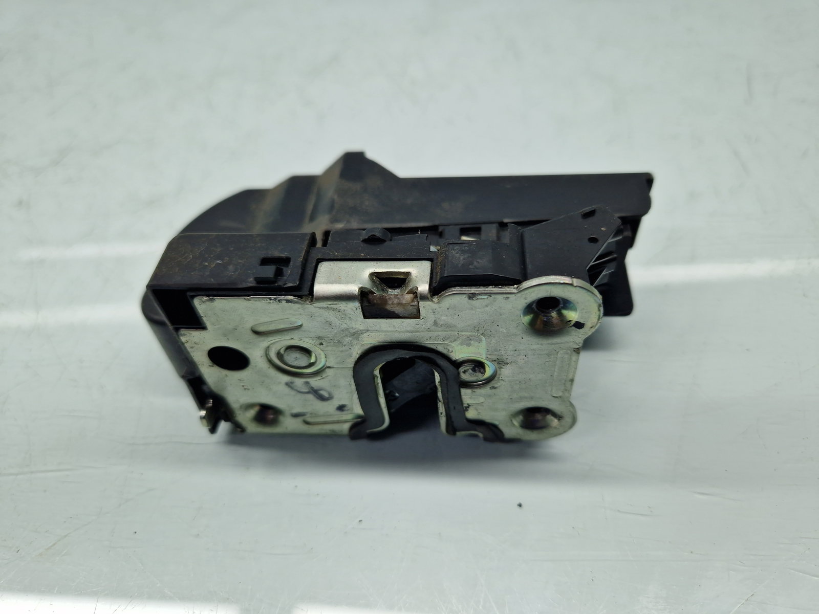 Broasca usa dreapta spate Dacia Duster [Fabr 2010-2017] SUV Facelift 825020966R - imagine 2