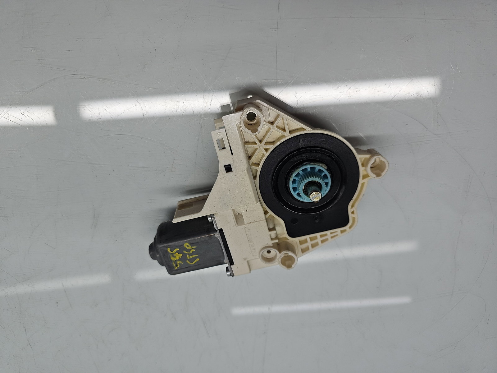 Motoras geam stanga spate AUDI A4 (8K2, B8.5) [Fabr 2008-2015] Berlina Facelift 8K0959811A - imagine 1