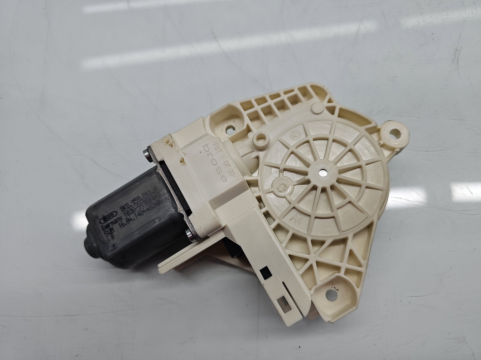 Motoras geam stanga spate AUDI A4 (8K2, B8.5) [Fabr 2008-2015] Berlina Facelift 8K0959811A - imagine 4