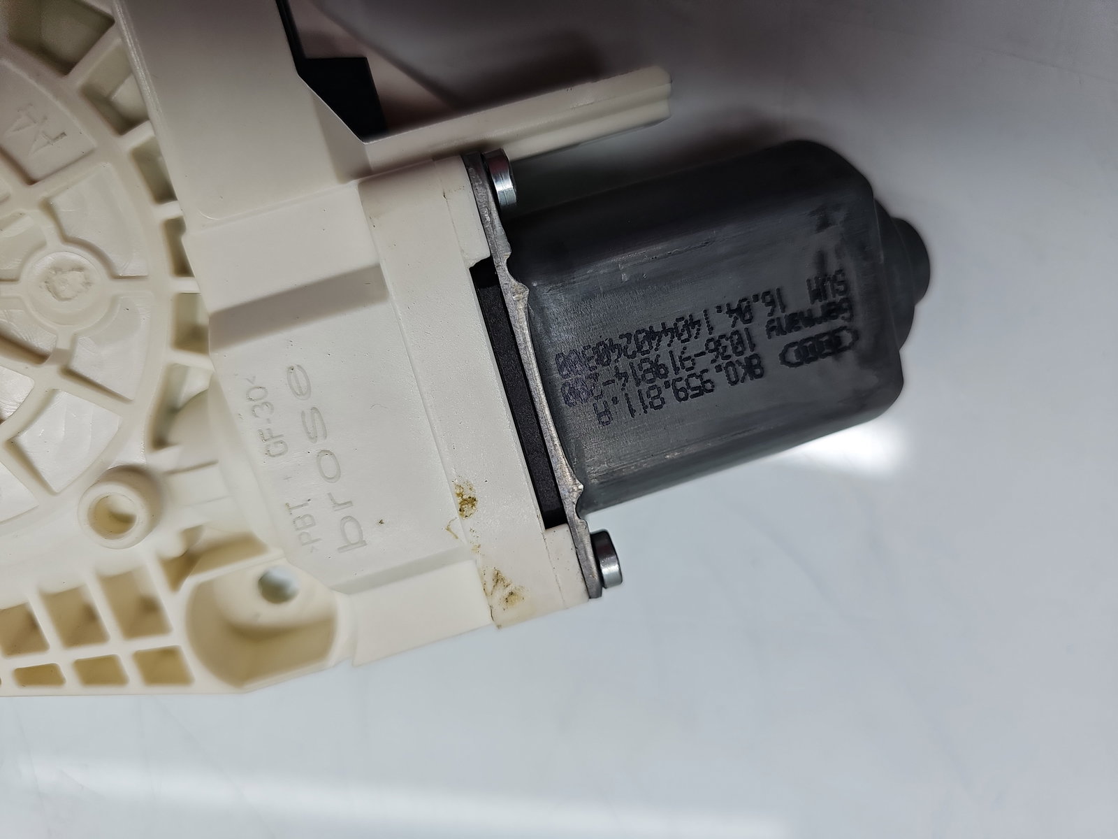 Motoras geam stanga spate AUDI A4 (8K2, B8.5) [Fabr 2008-2015] Berlina Facelift 8K0959811A - imagine 5