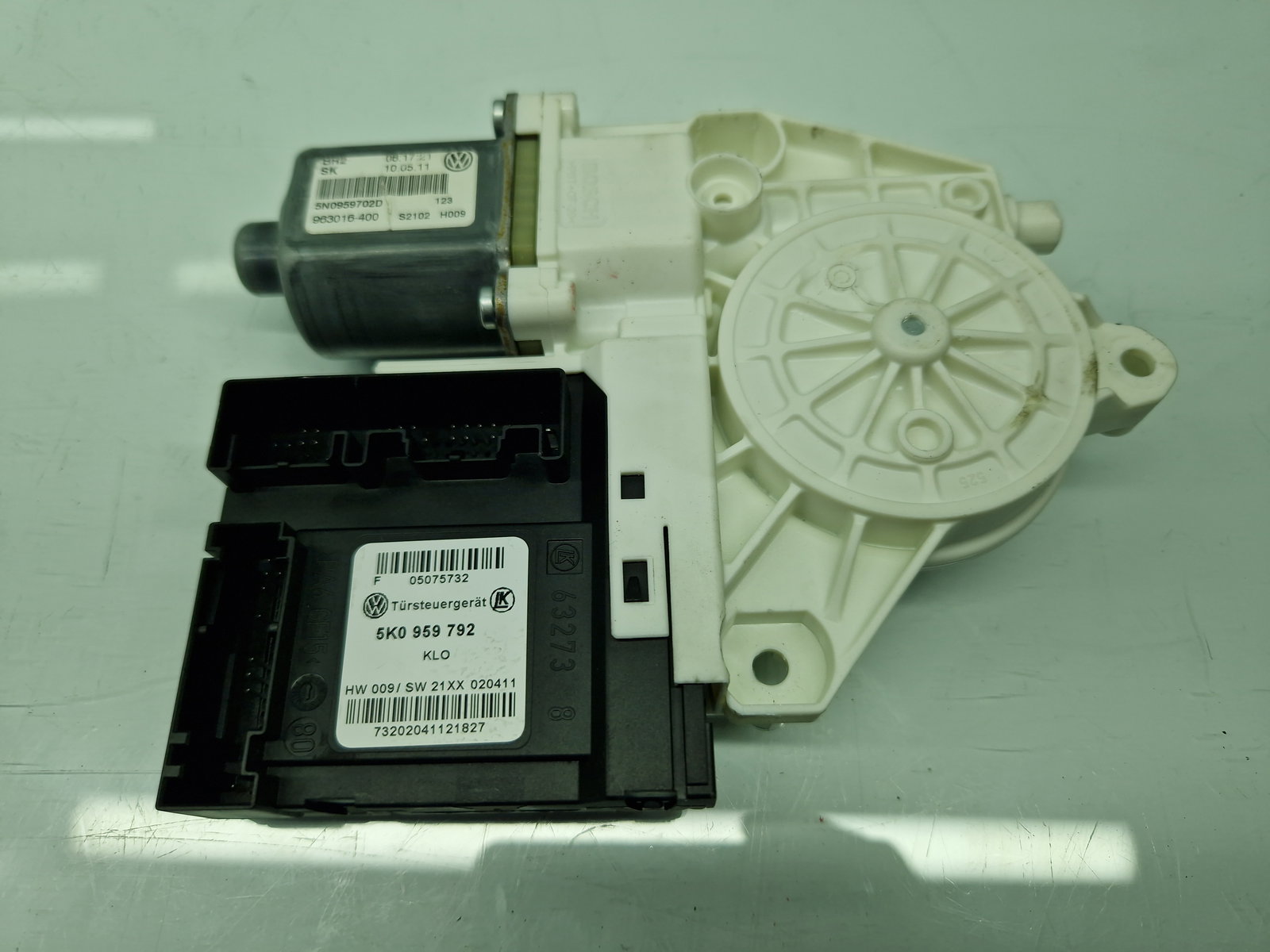 Motoras geam stanga fata Volkswagen Tiguan (5N) [Fabr 2007-2016] SUV 5K0959792 - imagine 1