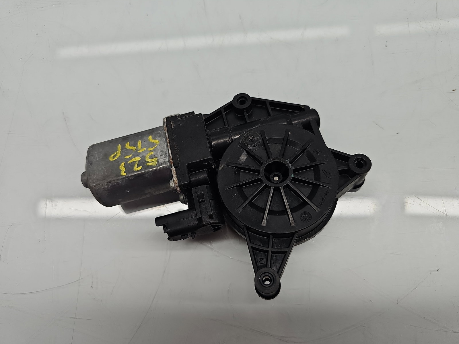 Motoras geam stanga spate Dacia Duster 2 [Fabr 2017-2023] 128001892F - imagine 4