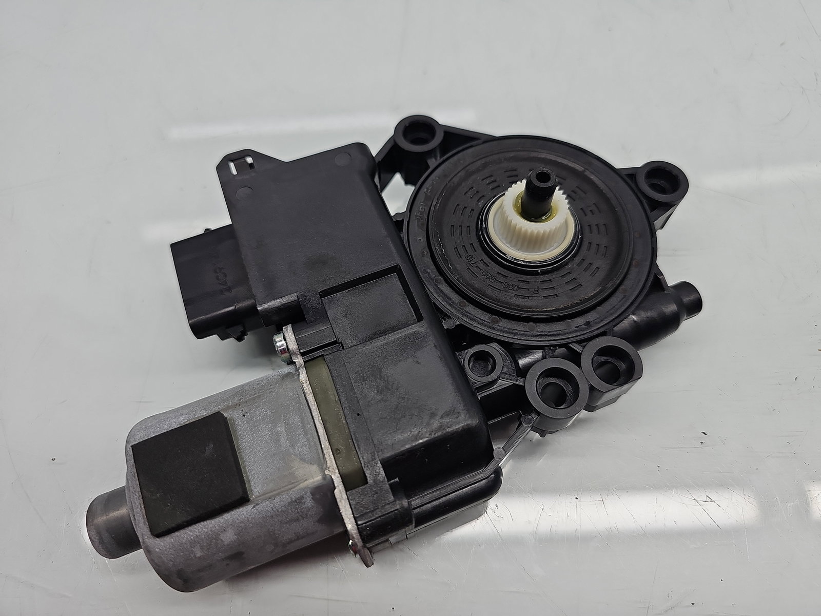 Motoras geam dreapta spate Hyundai i40 Wagon [Fabr 2012-2019] 83460-3Z010 - imagine 1